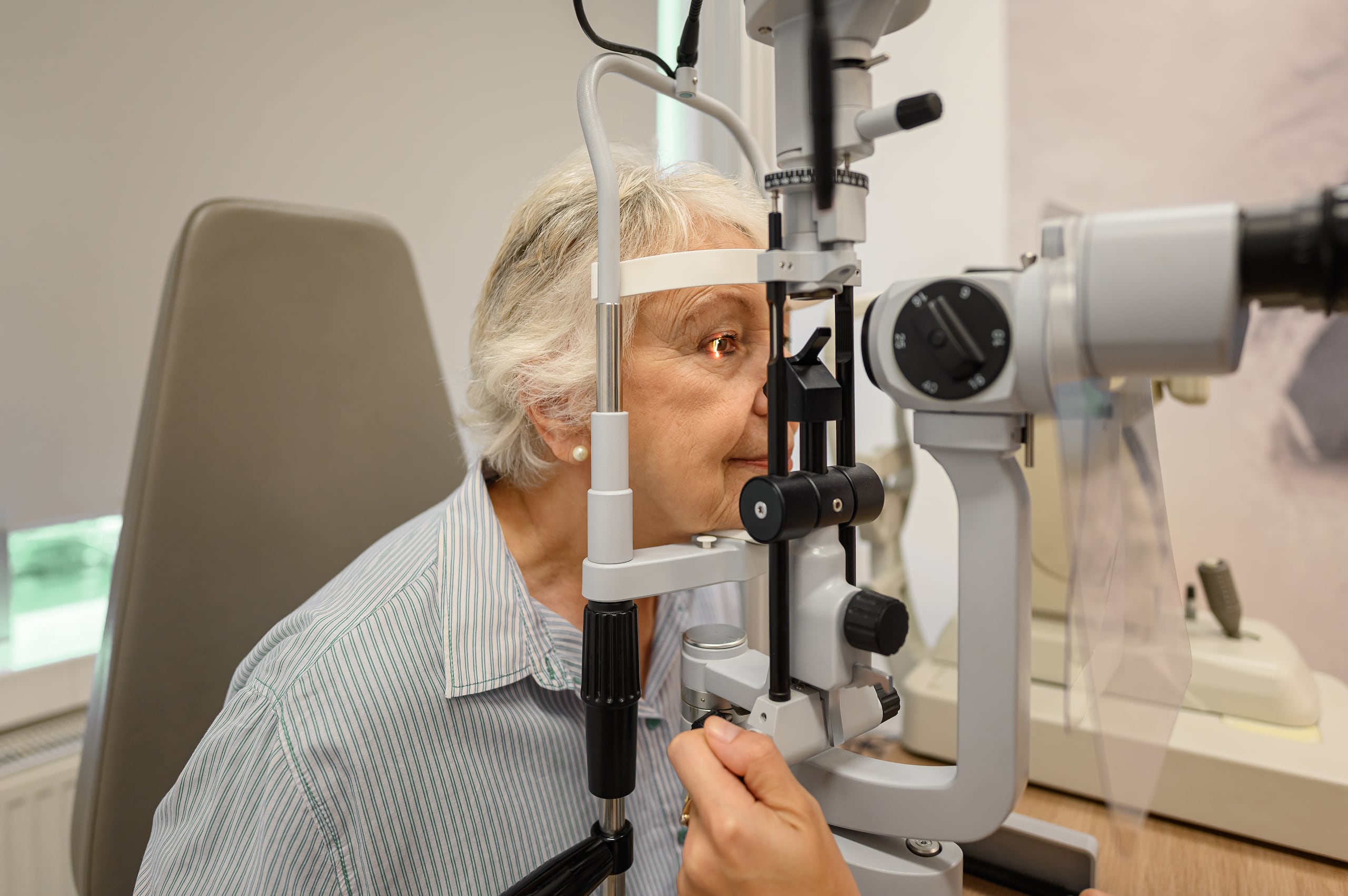 El glaucoma es conocido como el “ladrón silencioso de la visión”, ya que suele progresar sin síntomas evidentes hasta alcanzar etapas avanzadas.