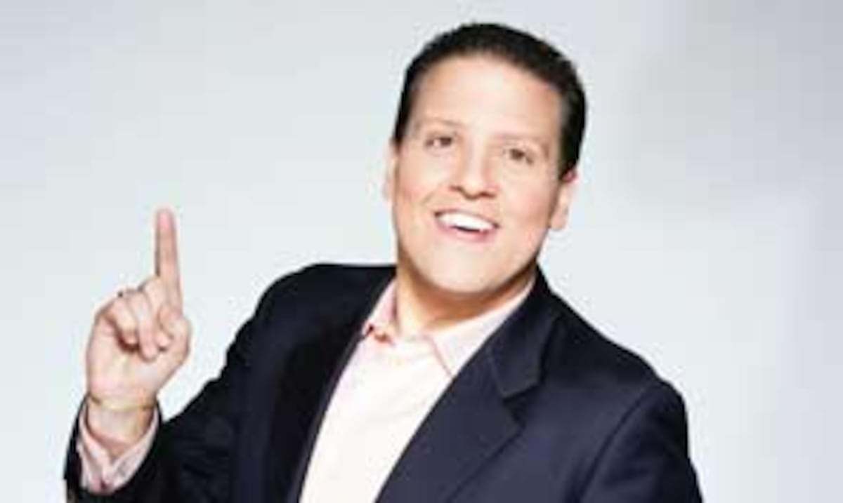 Presentador Raúl González se compromete