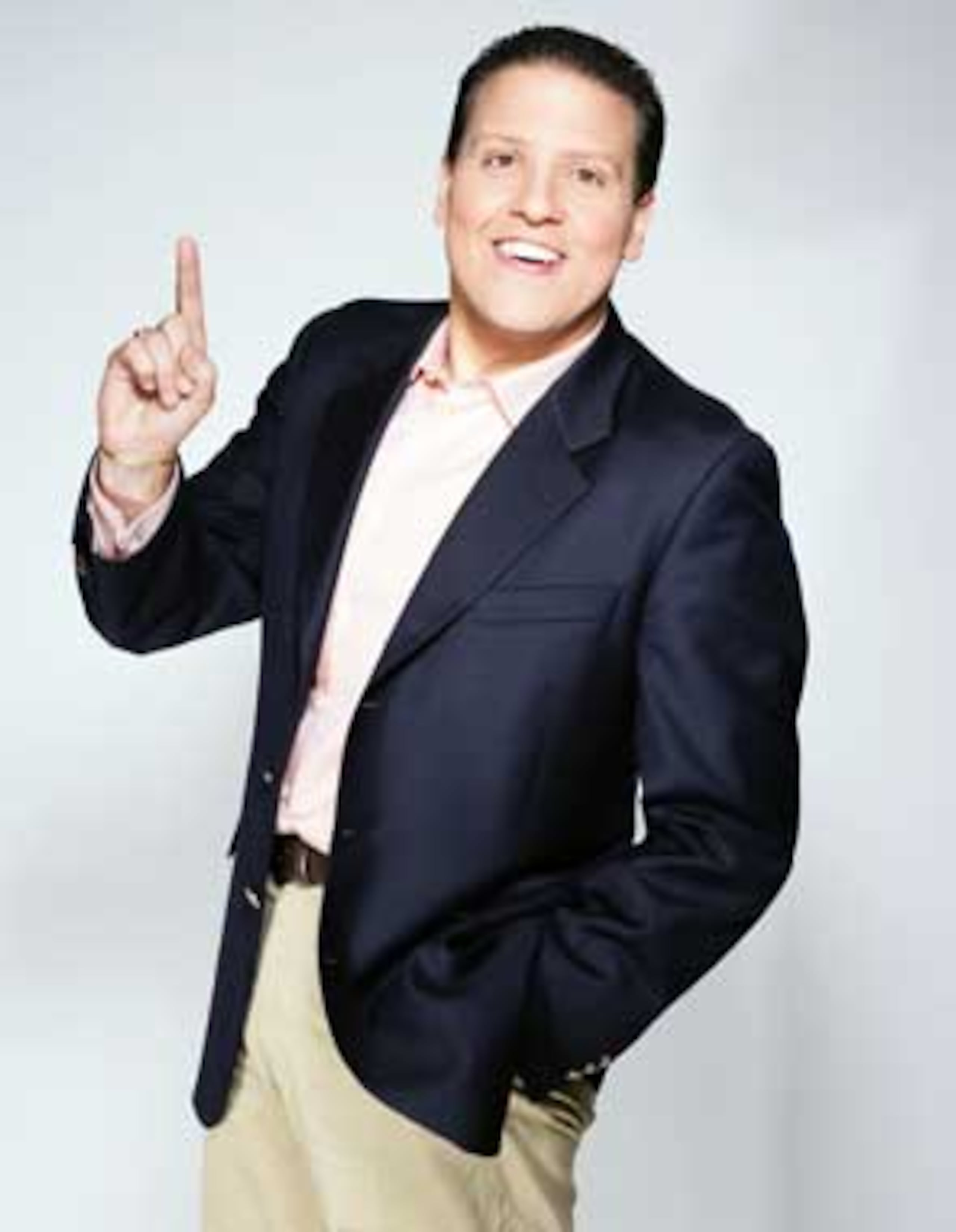 Raúl González renunció a Despierta América en febrero de este año luego de que, supuestamente, no pudiera llegar a un acuerdo con Univisión para renovar su contrato. (Archivo)