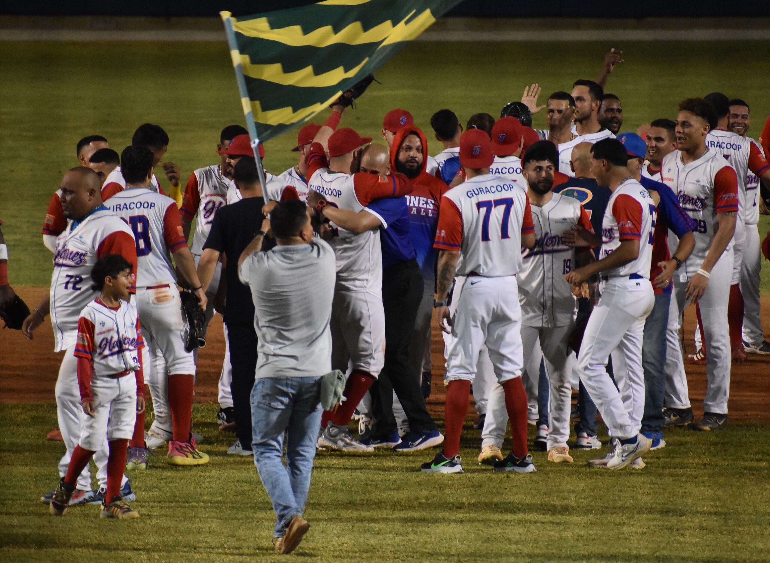 Los Halcones de Gurabo vencieron 3-0 a los Guardianes de Dorado.
