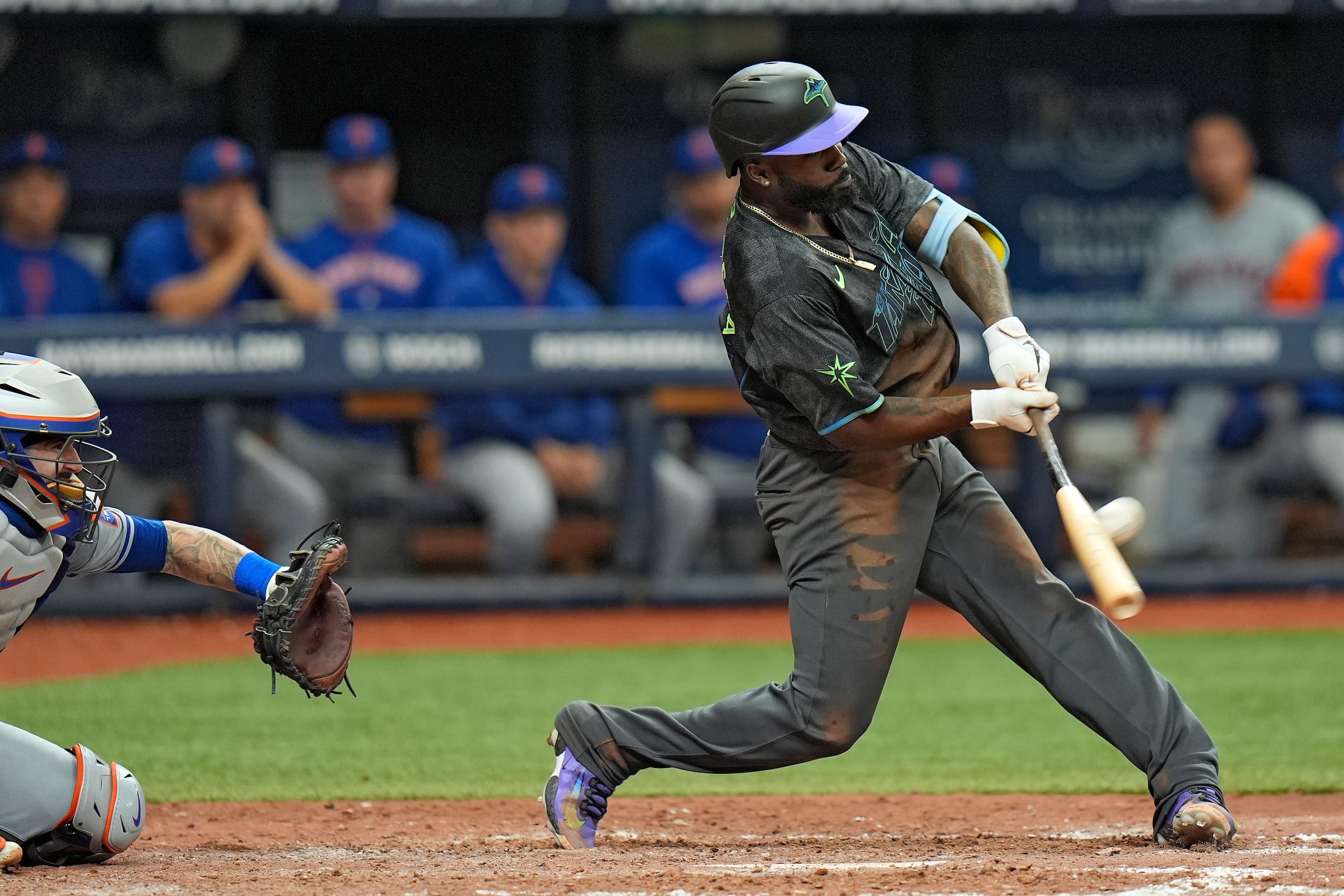 Randy Arozarena conecta un envío de Edwin 'Sugar' Díaz en conteo de 3-2 con dos outs en la novena entrada para convertir el lanzamiento en un jonrón que empató el partido y lo forzó a entradas extras.