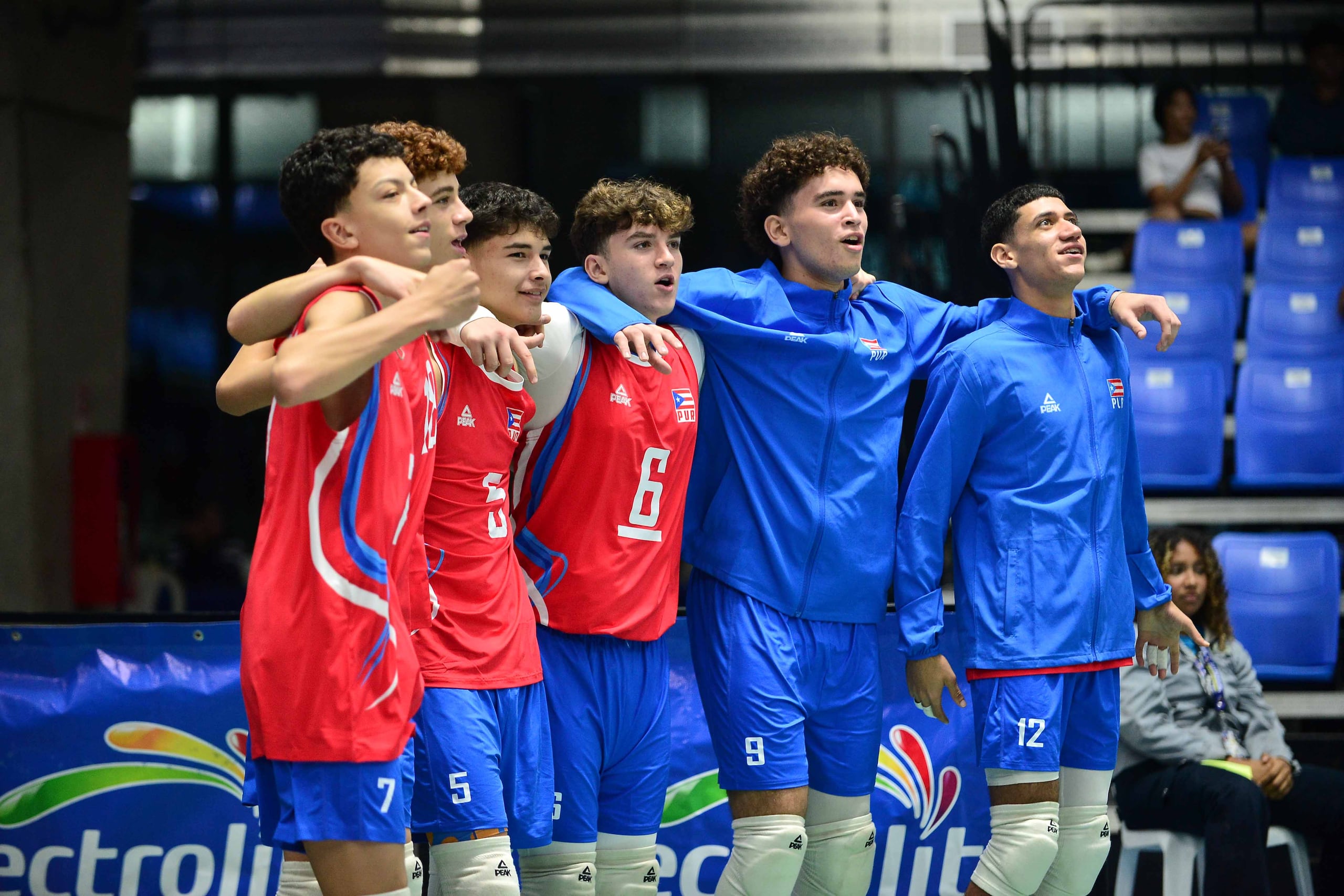Aquí otra imagen de los jugadores celebrando.