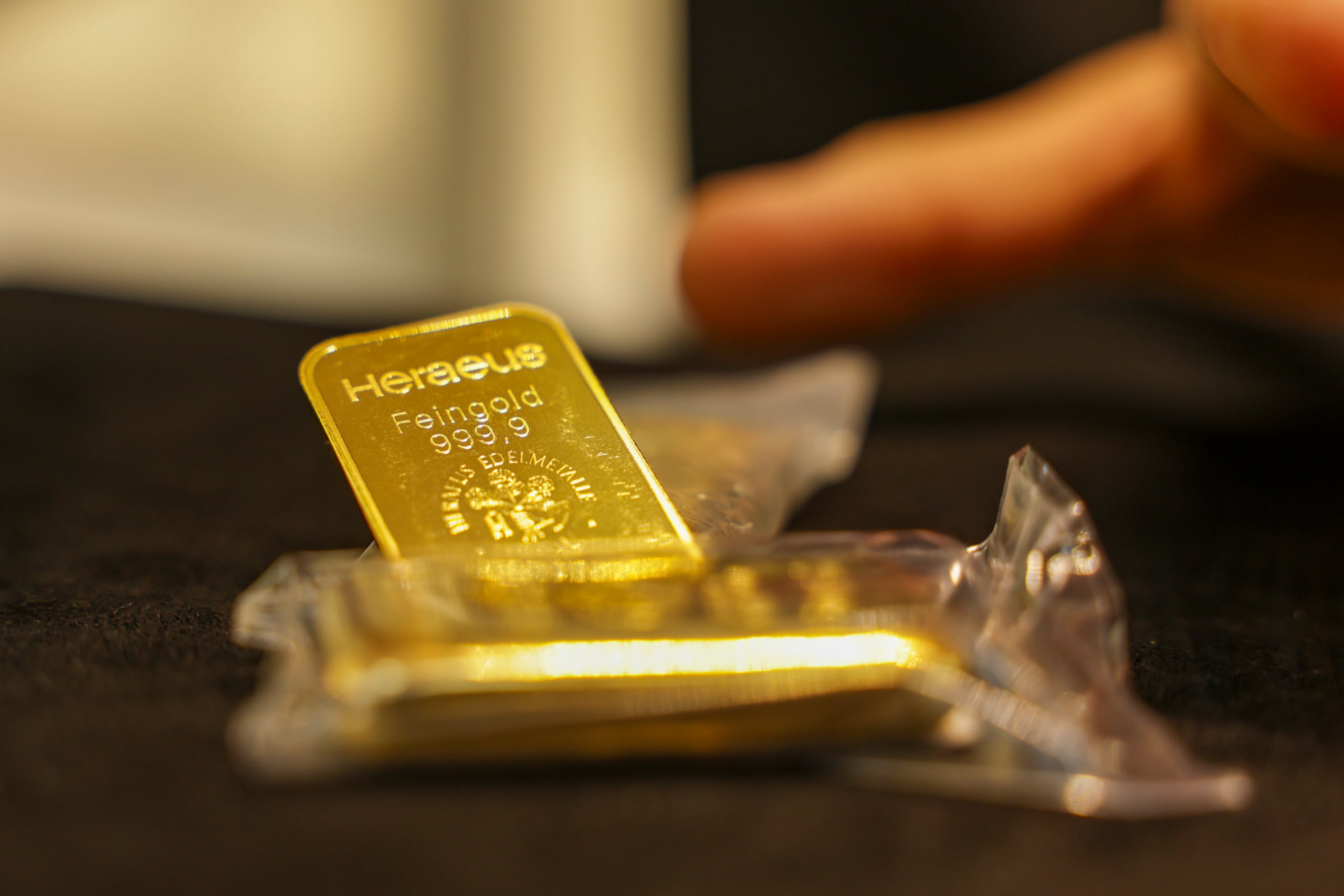 En lo que va de año, el oro registra una subida de más del 18 %, mientras que la plata sube un 52.76 %.