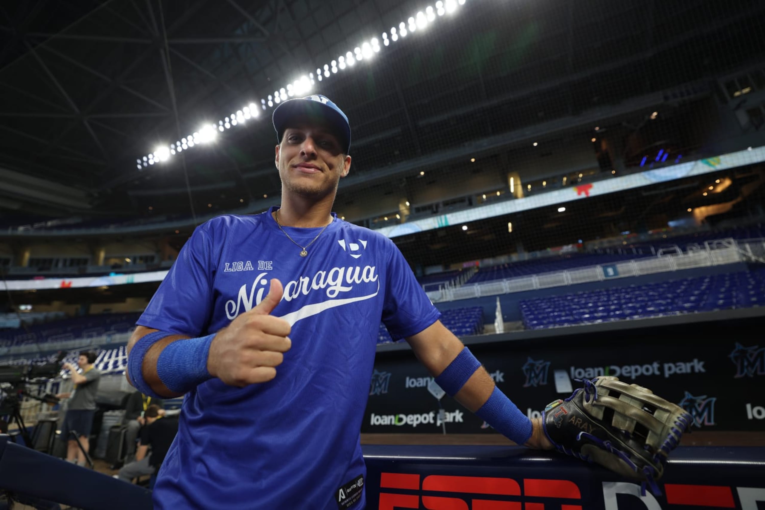 Emmanuel García minutos antes del partido entre Puerto Rico y Nicaragua en la Serie del Caribe.