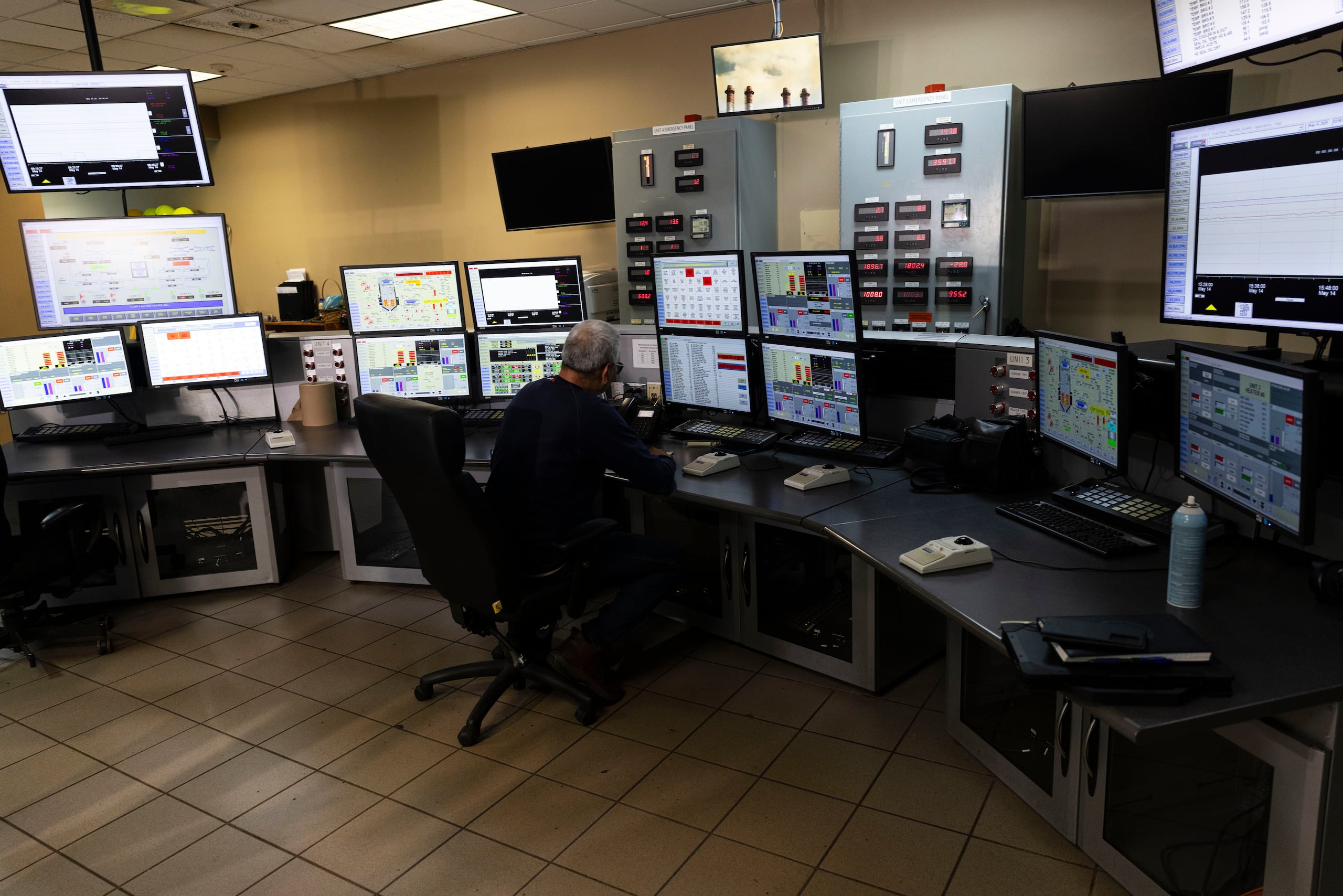 Centro de operaciones de la Central de Palo Seco, en Toa Baja. (Archivo / GFR Media)