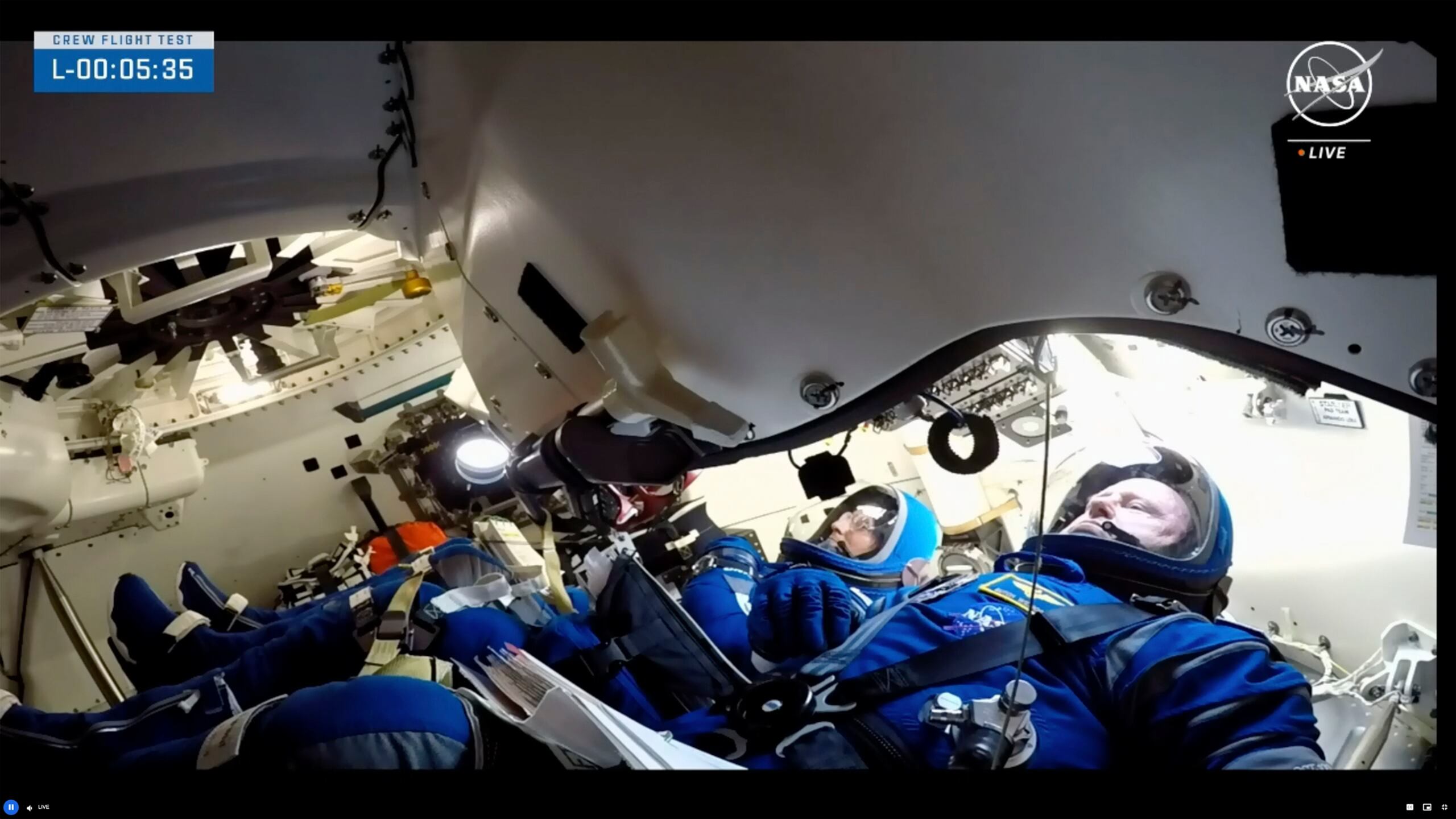 A pesar del perfecto historial del Atlas V, la presencia humana aumentó la tensión para las decenas de empleados de la NASA y Boeing reunidos en Cabo Cañaveral y en el Control de Misión en Houston.