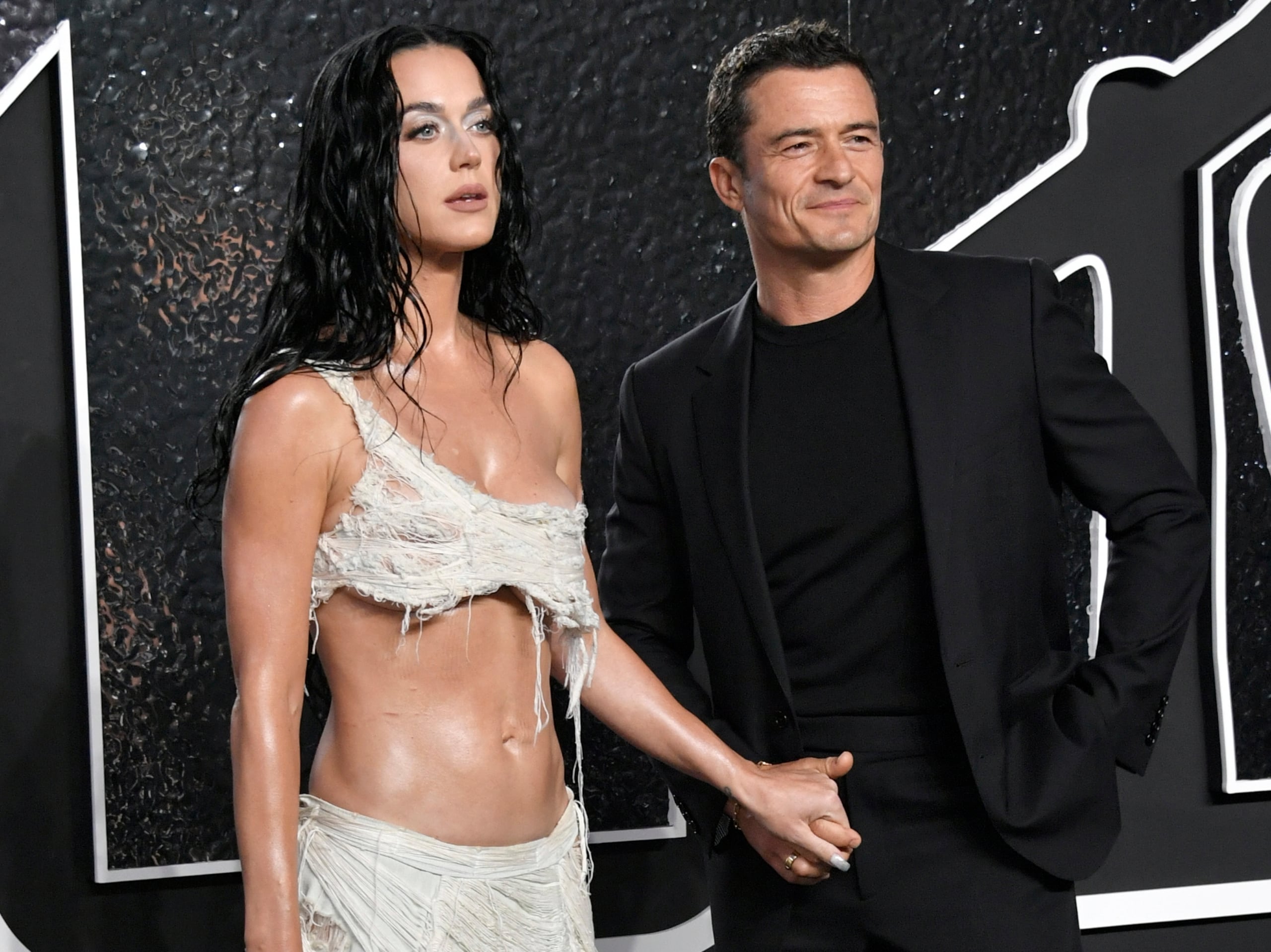 Katy Perry y Orlando Bloom llegan a los MTV Video Music Awards el 11 de septiembre de 2024, en el UBS Arena en Elmont, Nueva York.