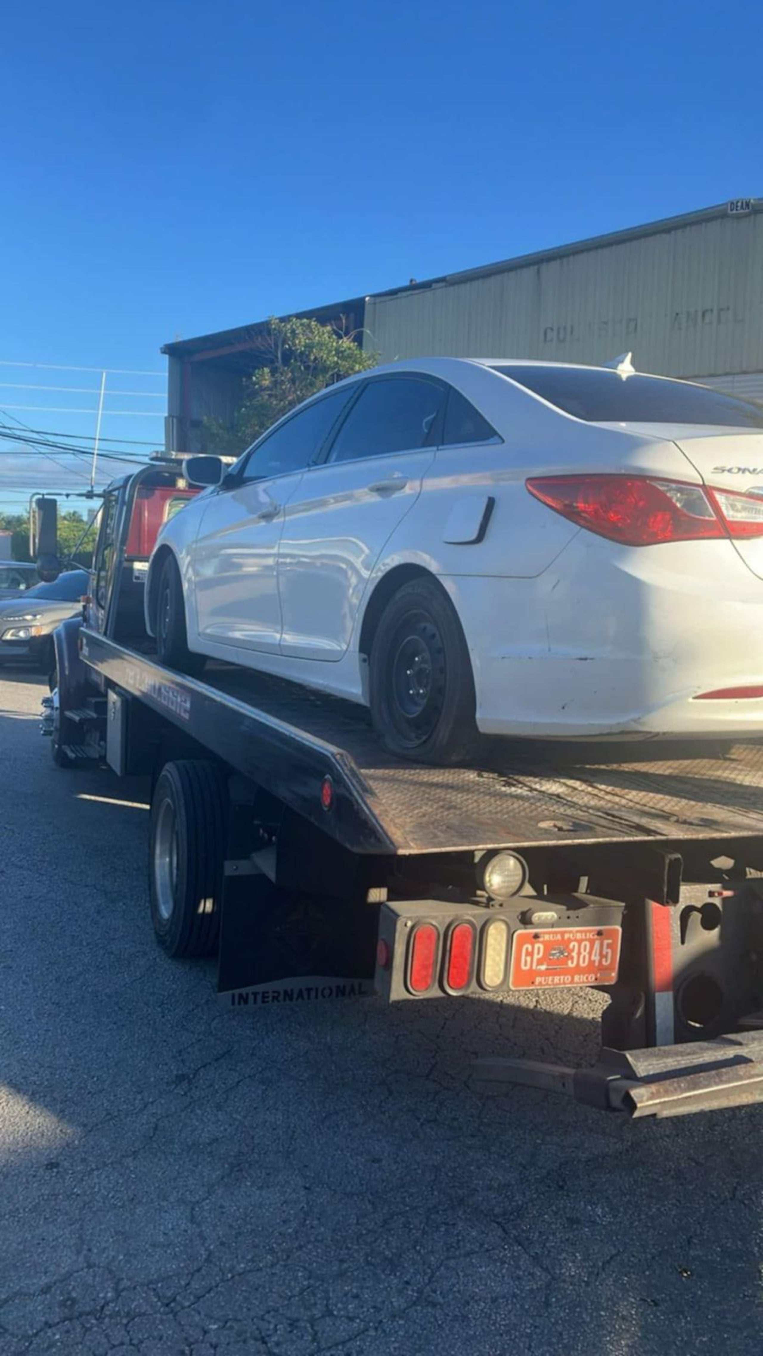 Municipio de Sabana Grande inicia la remoción de vehículos abandonados de sus carreteras.