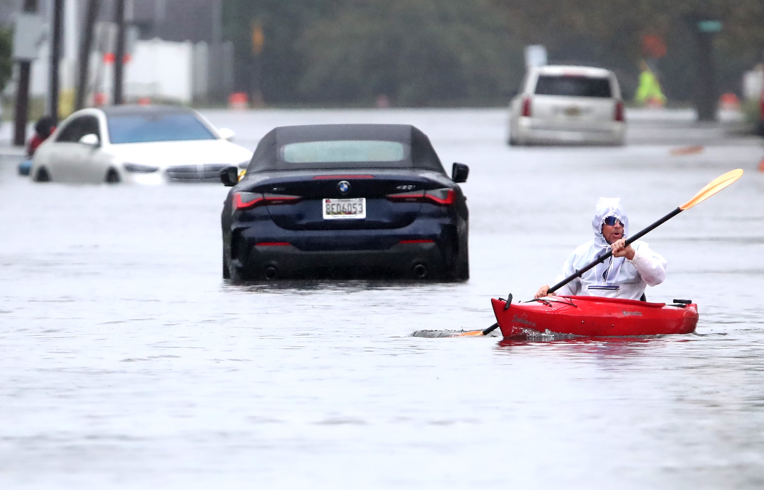 Algunas personas se movilizaron en kayaks.