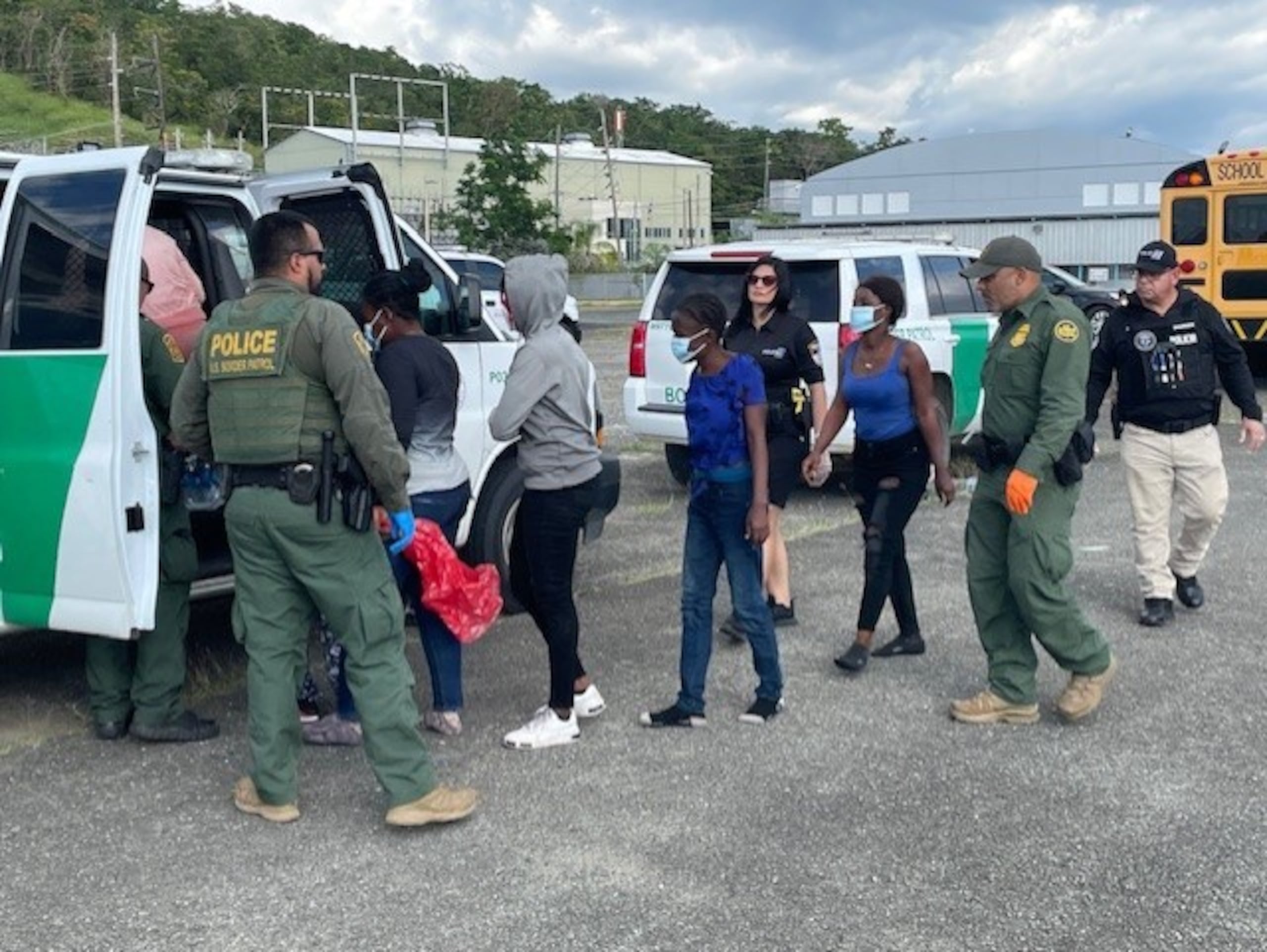 La Patrulla Fronteriza Federal tomó custodia de 48 haitianos que fueron abandonados por contrabandistas en la Isla de Mona.