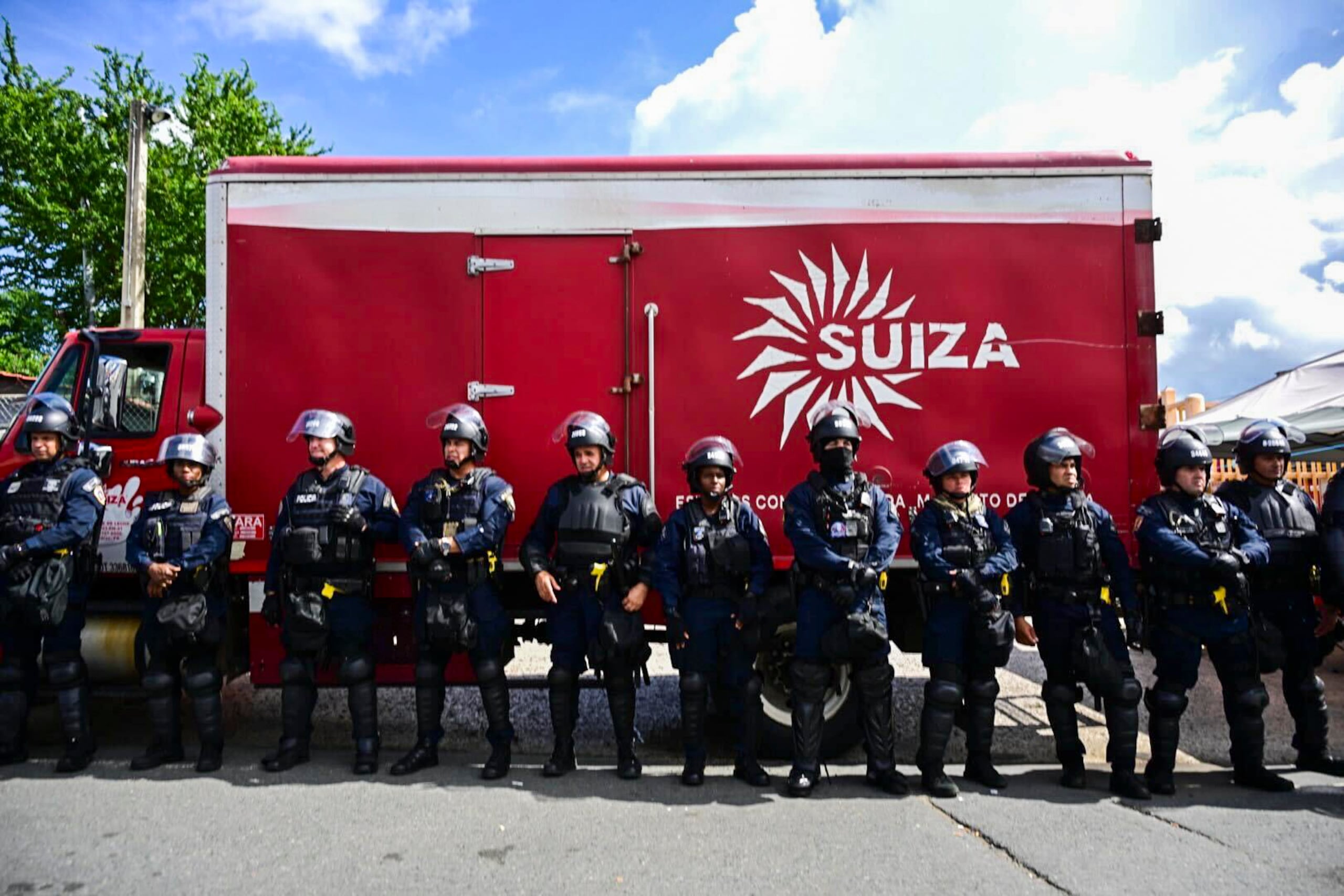 La situación ocurrió a horas de que se diera un encuentro para buscar una mediación entre Suiza Dairy y la Central General de Trabajadores (CGT), con la participación de una oficial del Departamento del Trabajo y Recursos Humanos (DTRH).