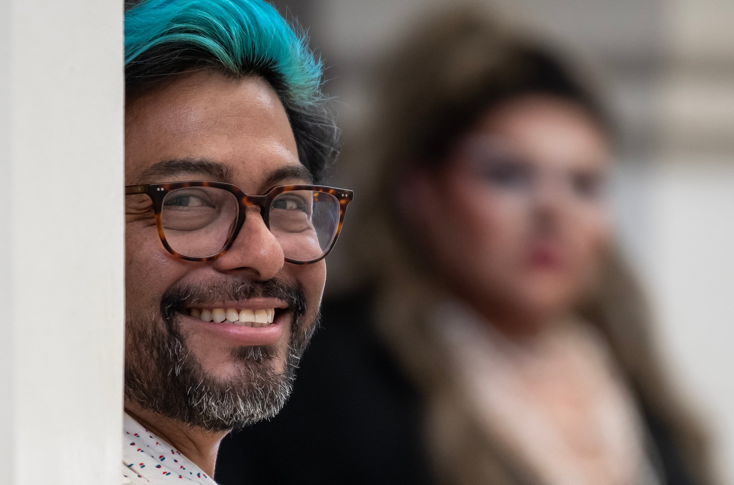 El presidente del colectivo Ars Queer, Roberto Santana, posa este viernes (ayer), al termino de una entrevista con EFE, en la ciudad de Monterrey, en Nuevo León (México). (EFE/Miguel Sierra)