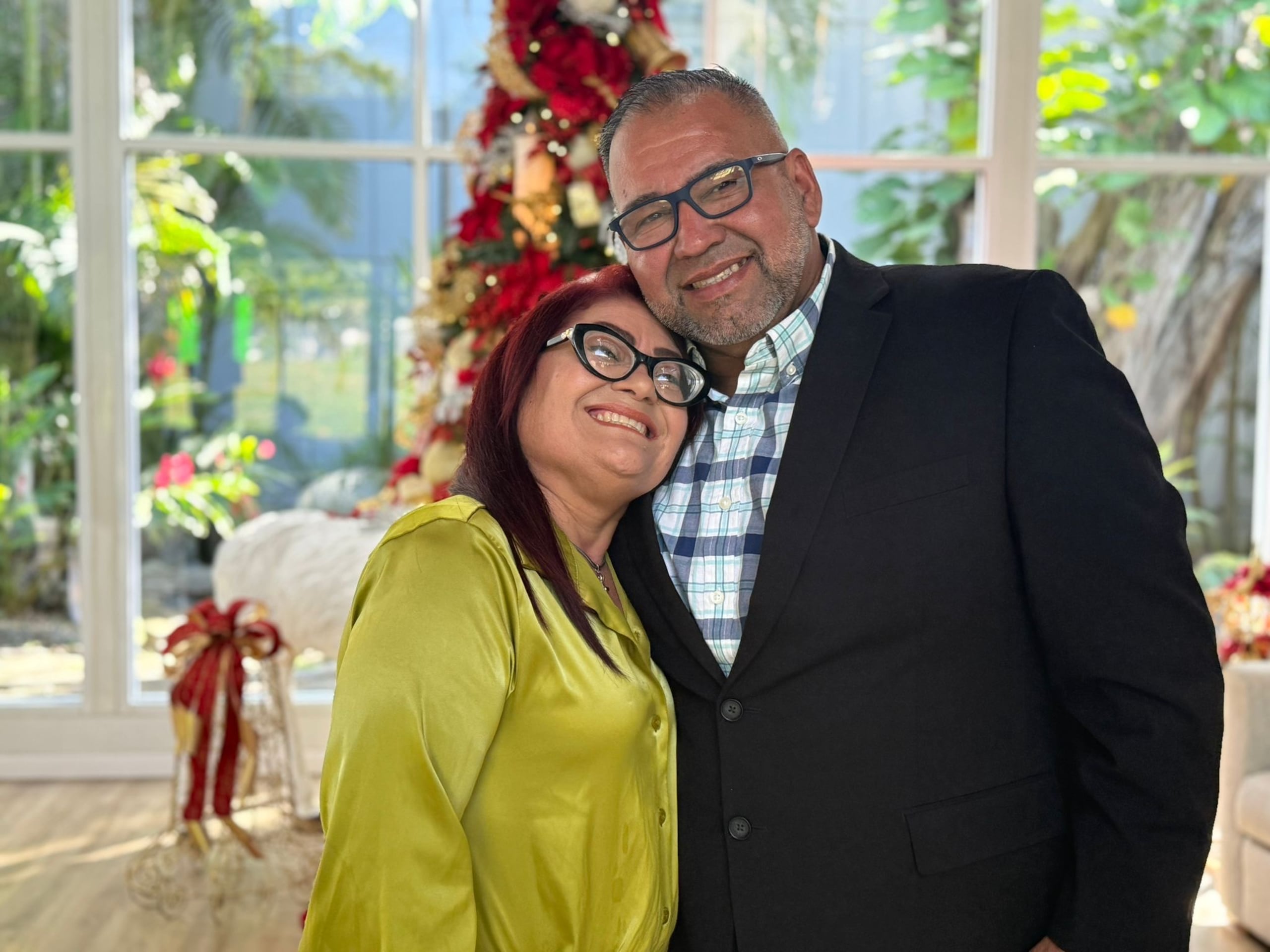 El alclde electo de Moca, Efraín "Franco" Barreto, y su esposa Ermelinda Valentín.