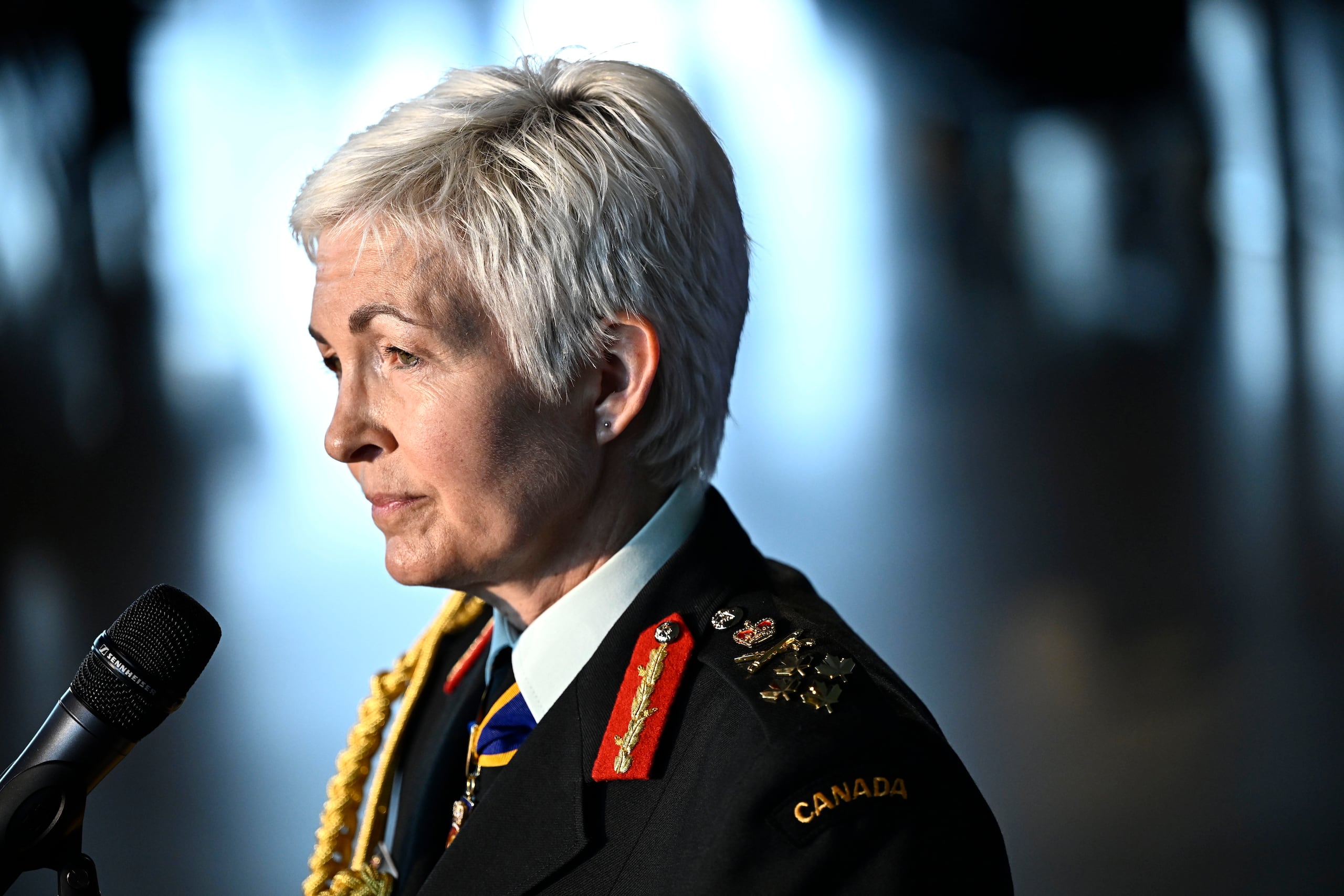 La general Jennie Carignan, jefa del estado Mayor Conjunto de Canadá, en Ottawa, Ontario, el 18 de julio del 2024. . (Justin Tang/The Canadian Press via AP)