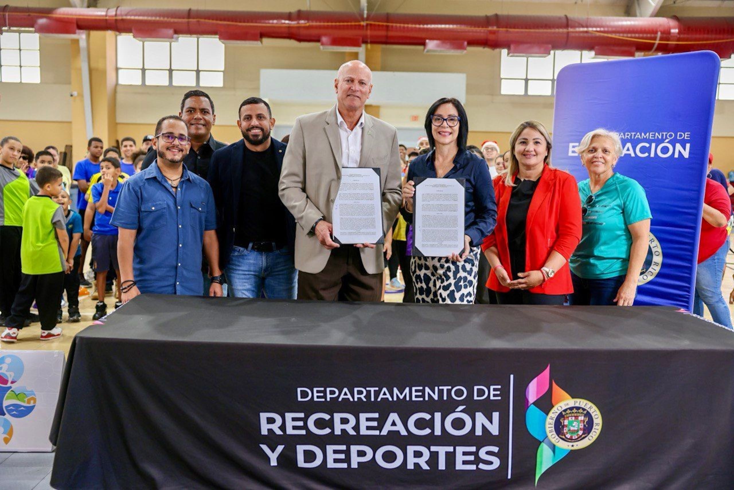 Tanto Raíces Vega como Quiñones Vázquez reiteraron su compromiso en continuar identificando recursos que refuercen la práctica del deporte y la buena salud en todas las escuelas alrededor de la Isla.