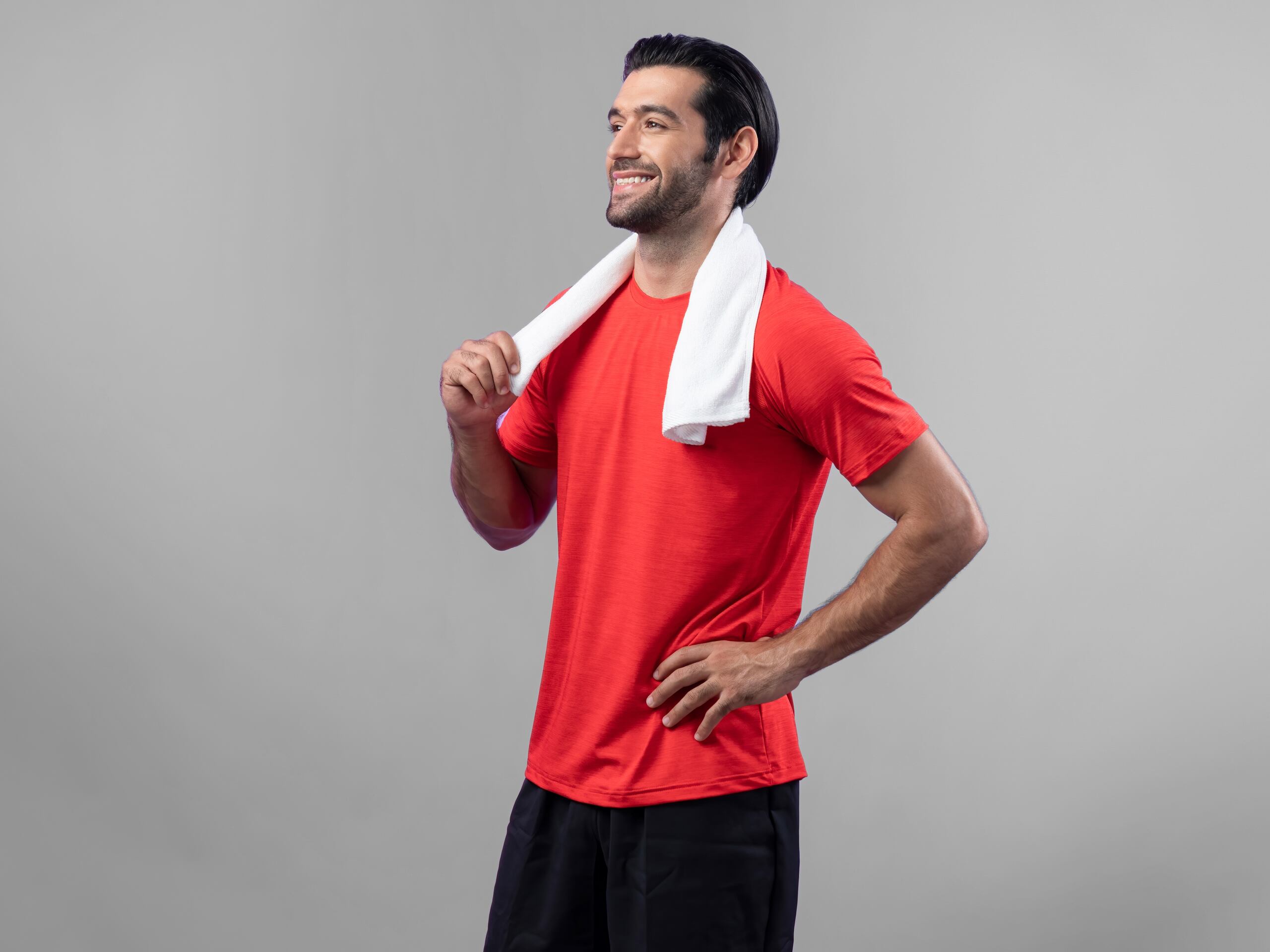 La combinación de ejercicios cardiovasculares con el entrenamiento de fuerza ofrece un enfoque integral para alcanzar un cuerpo más fuerte, ágil y saludable.