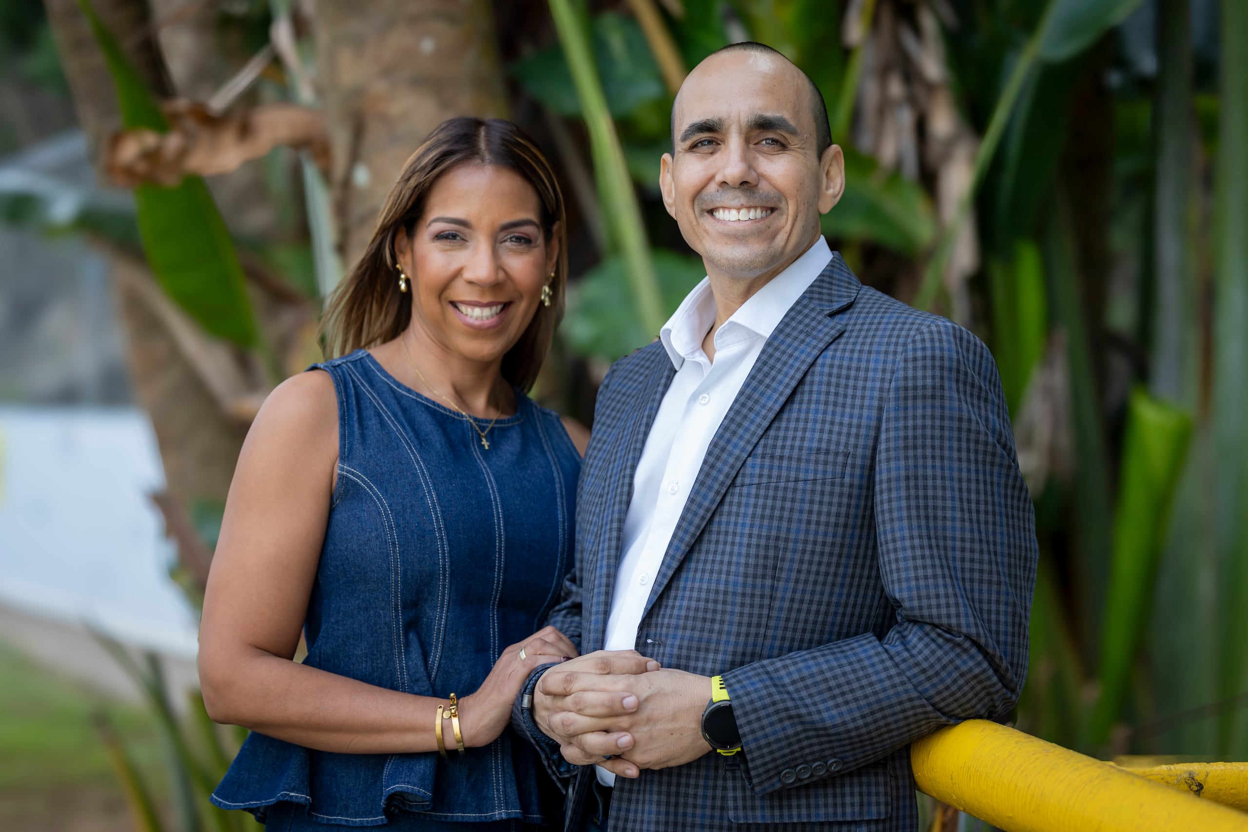 Alex Delgado junto a su esposa Julissa de la Cruz.