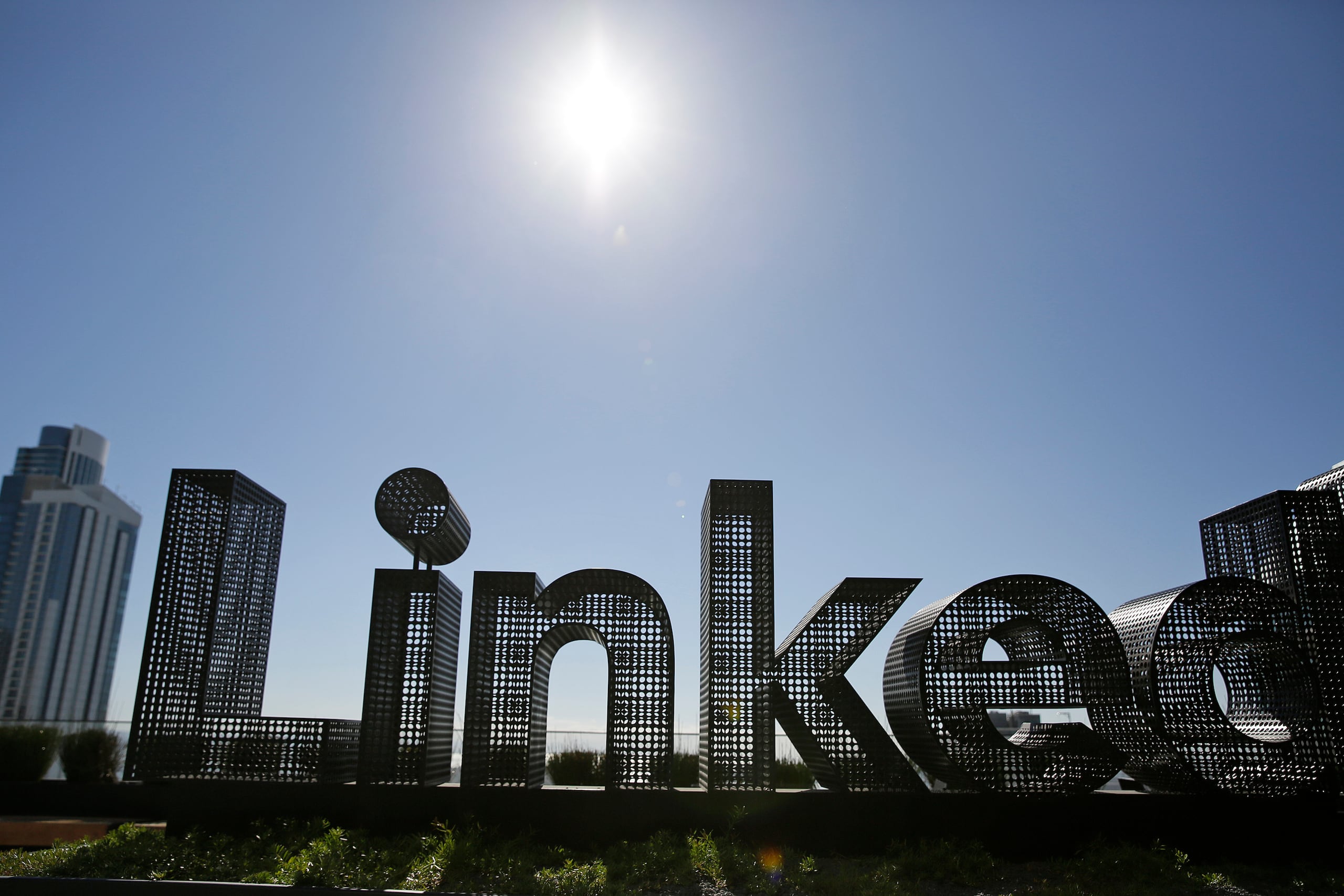 LinkedIn apuntó que, aunque cree que ha “estado cumpliendo” la normativa, está trabajando para garantizar que sus “prácticas publicitarias” se ajustan a los requisitos.