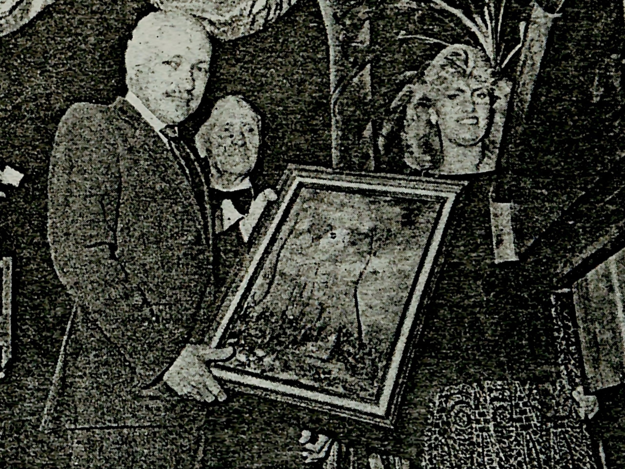 En el evento de 1983, Miguel Ángel Nieves recibe de parte de don Luis y Judi Gordon, una obra ganada mediante sorteo.