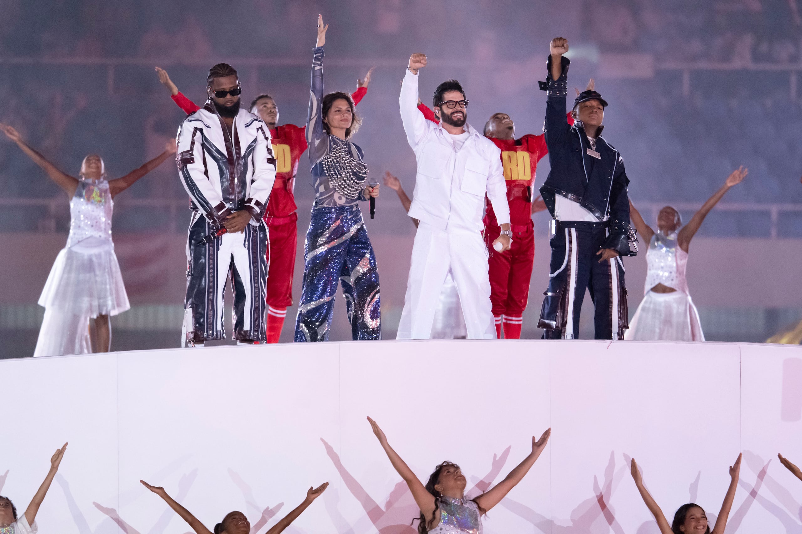 Distintos artistas durante la ceremonia de inauguración de los Juegos Centroamericanos y del Caribe.