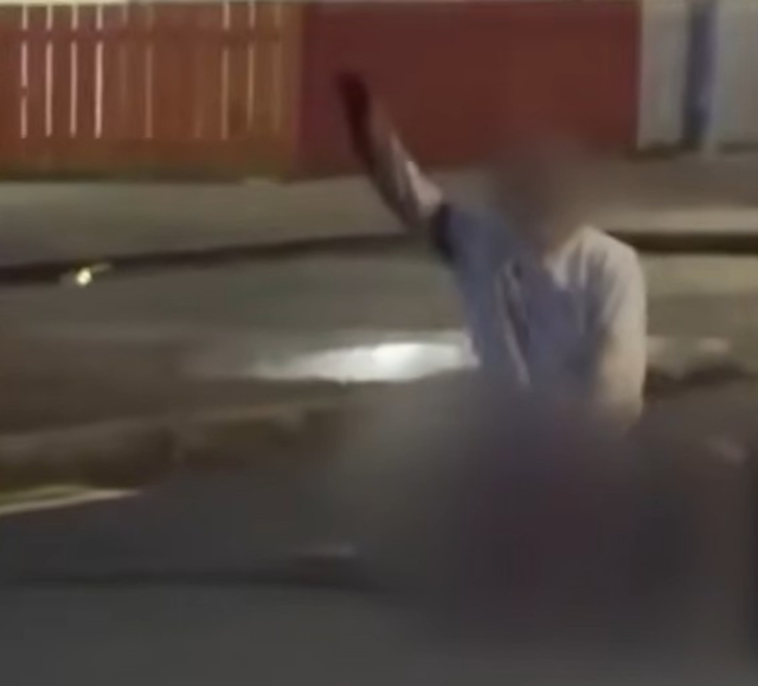 El sudanés Hadi Alodid, de 30 años, compareció este miércoles por videoconferencia ante un tribunal norirlandés acusado del intento de asesinato con arma blanca.