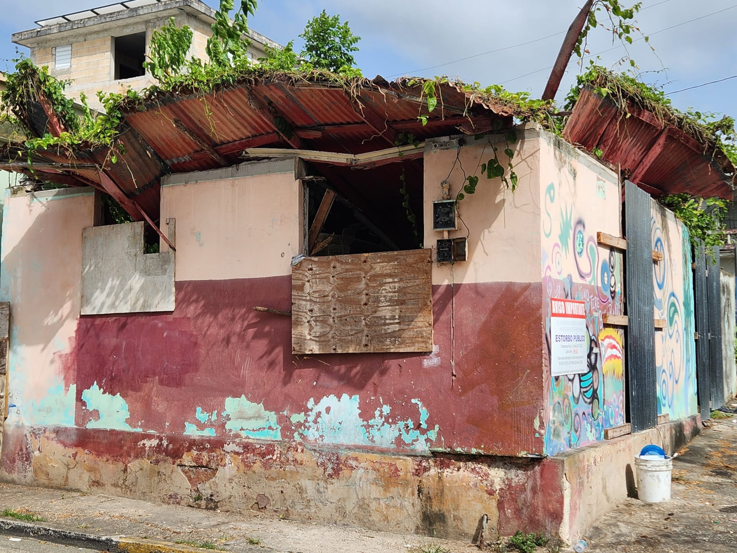 En el casco urbano han identificado más de 100 estorbos públicos.