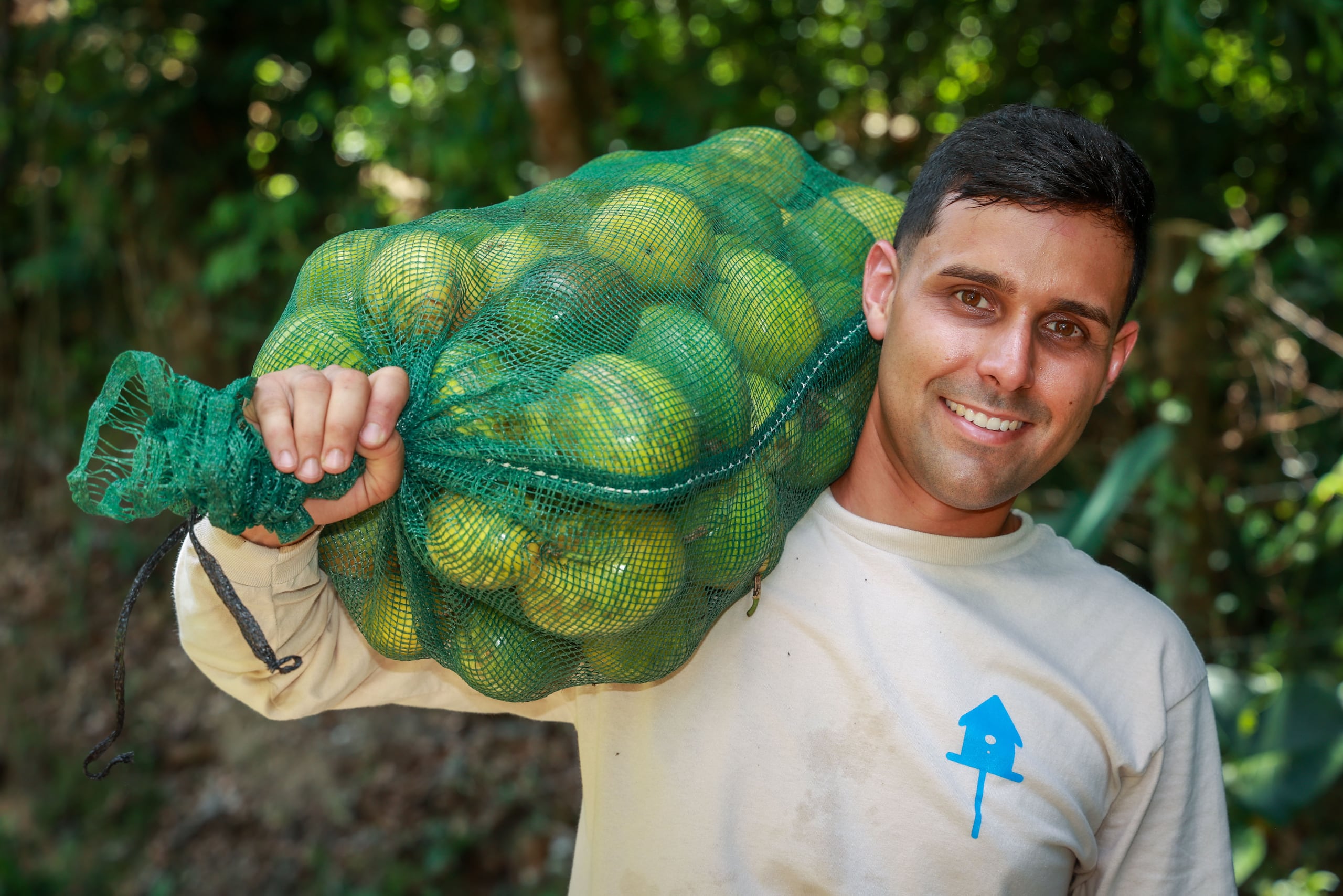 Félix y su familia también buscan educar sobre el trabajo agrícola con visitas guiadas por la finca.