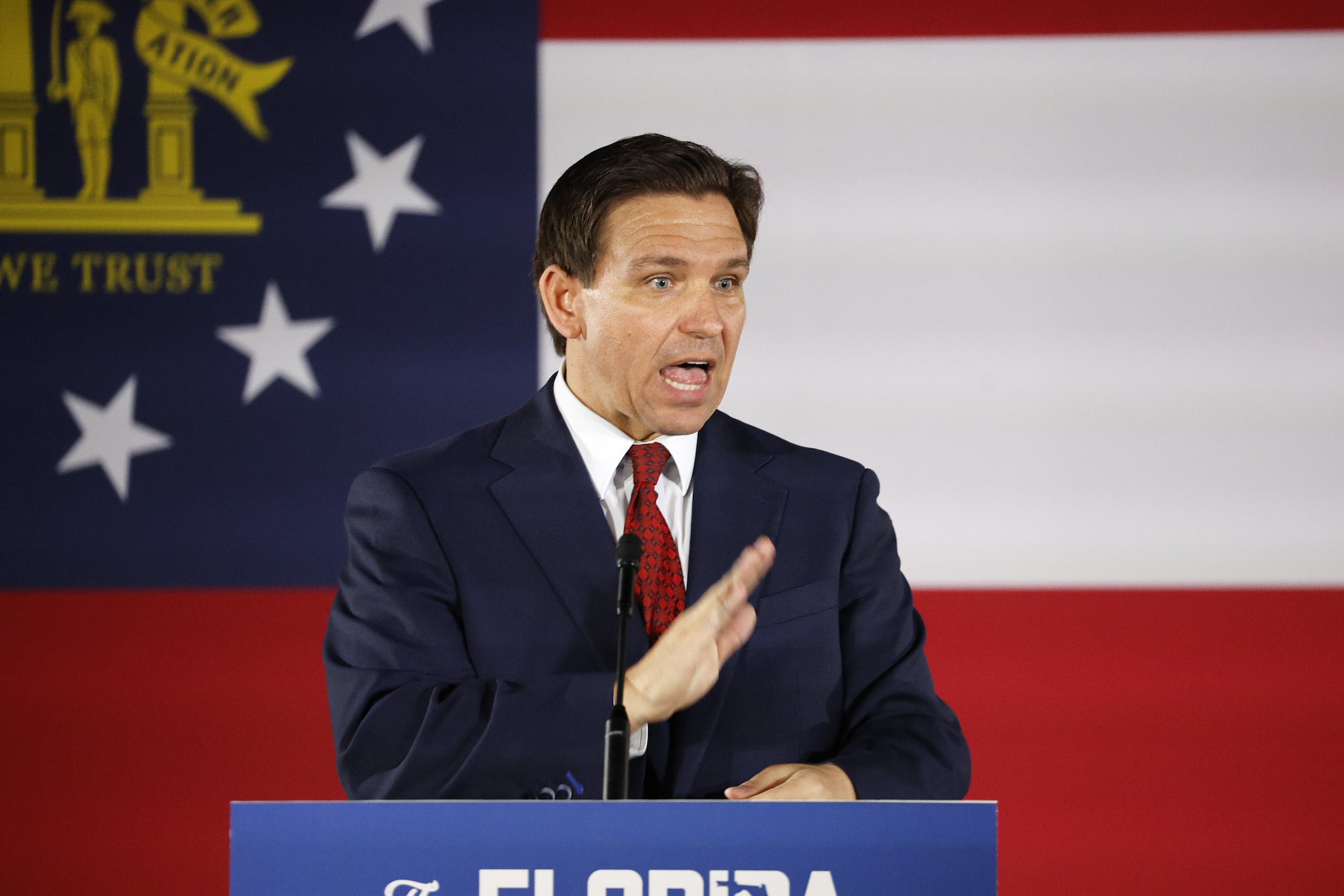 DeSantis destacó su capacidad de liderazgo como razones por las que debería ser el próximo presidente, pero evitó mencionar a Trump.