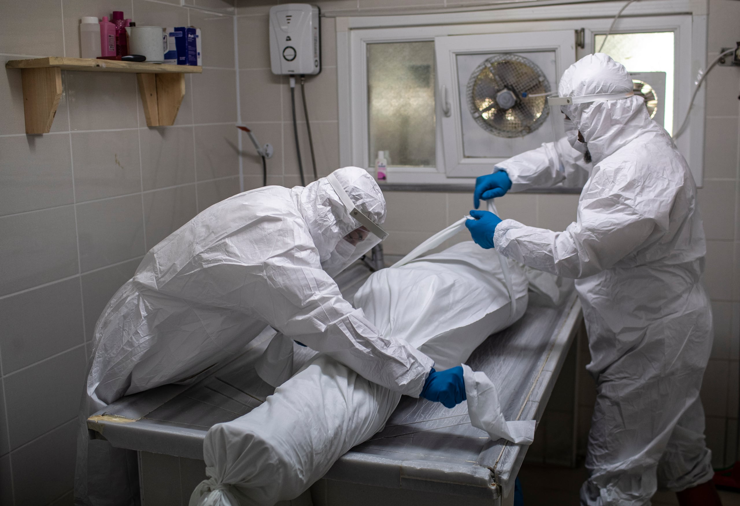 Según la acusación, Lodge habría robado órganos y otras partes de cadáveres que estaban almacenadas en la morgue de Harvard, desde 2018 hasta 2022