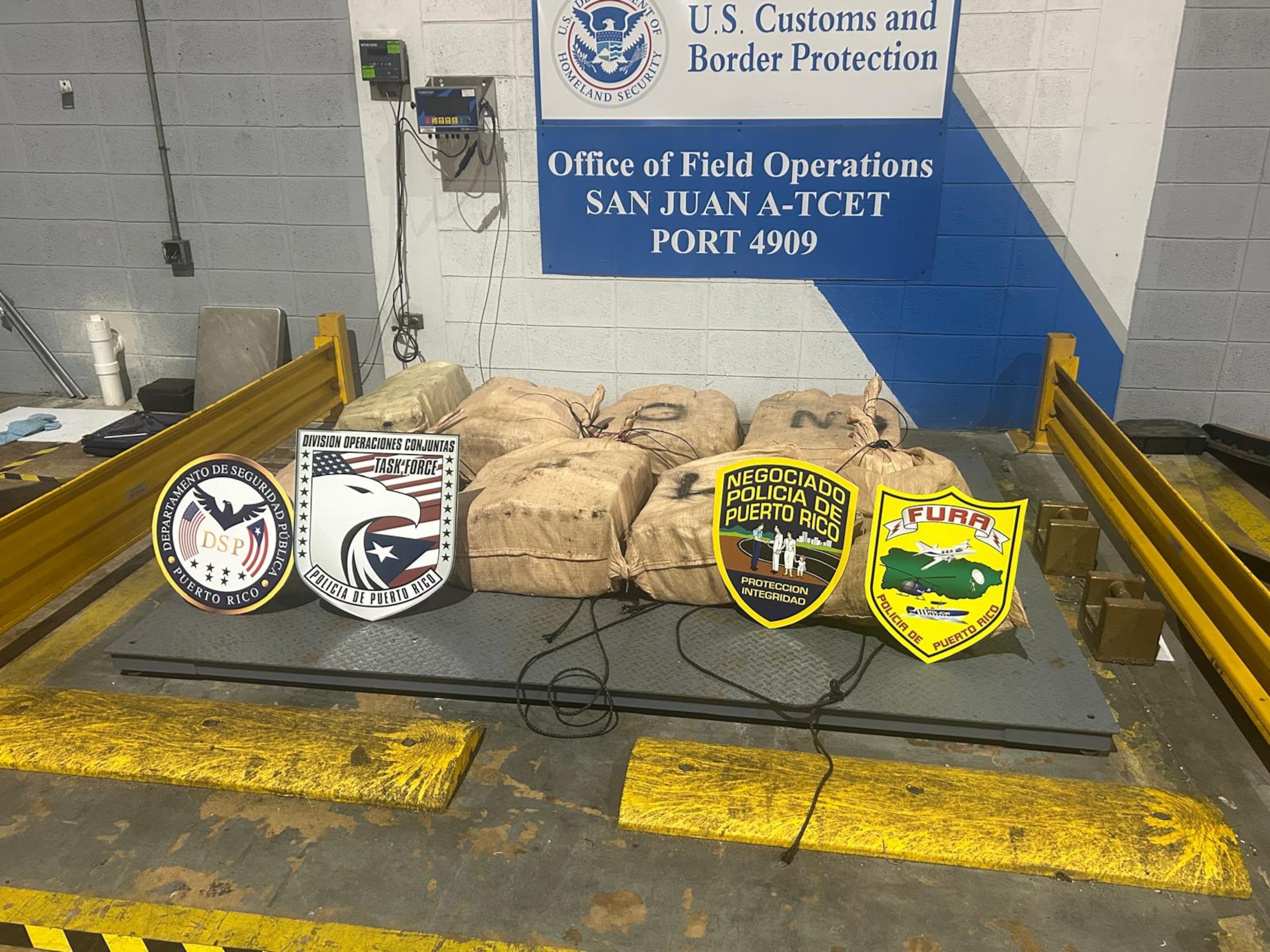 Una yolae cargada con cocaína valorada en $6 millones, fue ocupada en las costas del balneario de Punta Salinas, en Toa Baja.