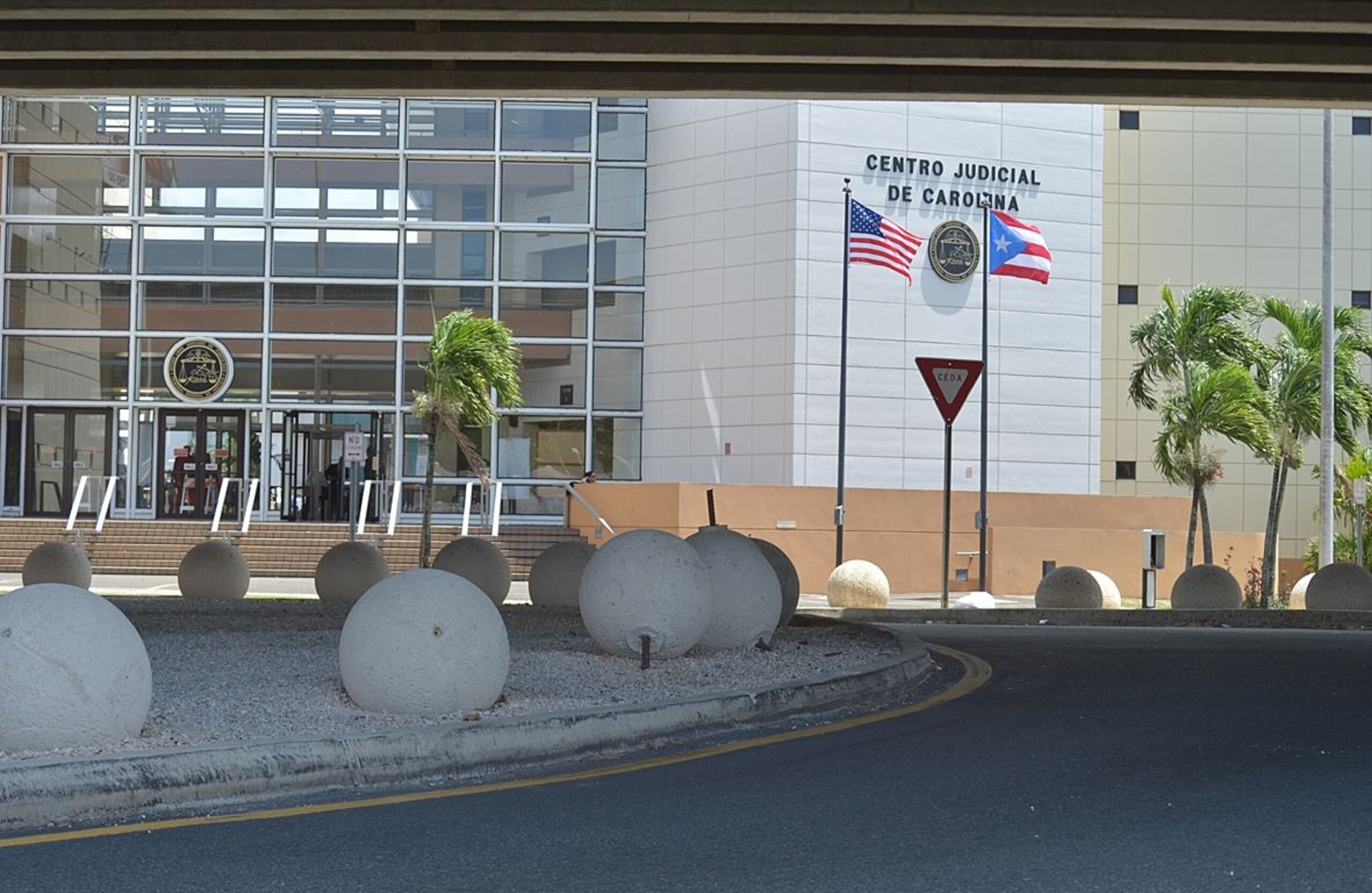 Contra Jorge L. Ortiz Cruz se presentaron tres cargos de robo agravado en farmacias en Carolina. (GFR Media)