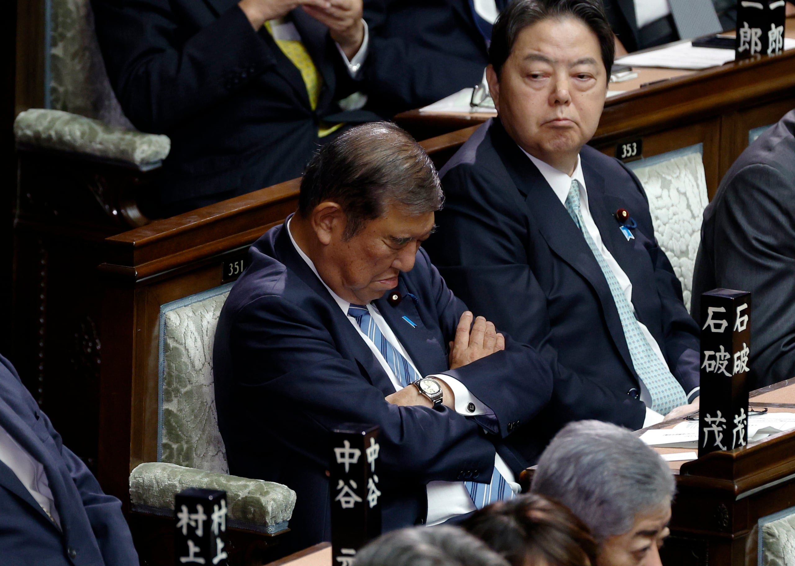 El primer ministro japonés, Shigeru Ishiba, aparentemente se quedó dormido durante la votación parlamentaria en la que fue reelegido para dicho cargo por mayoría simple, el 11 de noviembre de 2024.