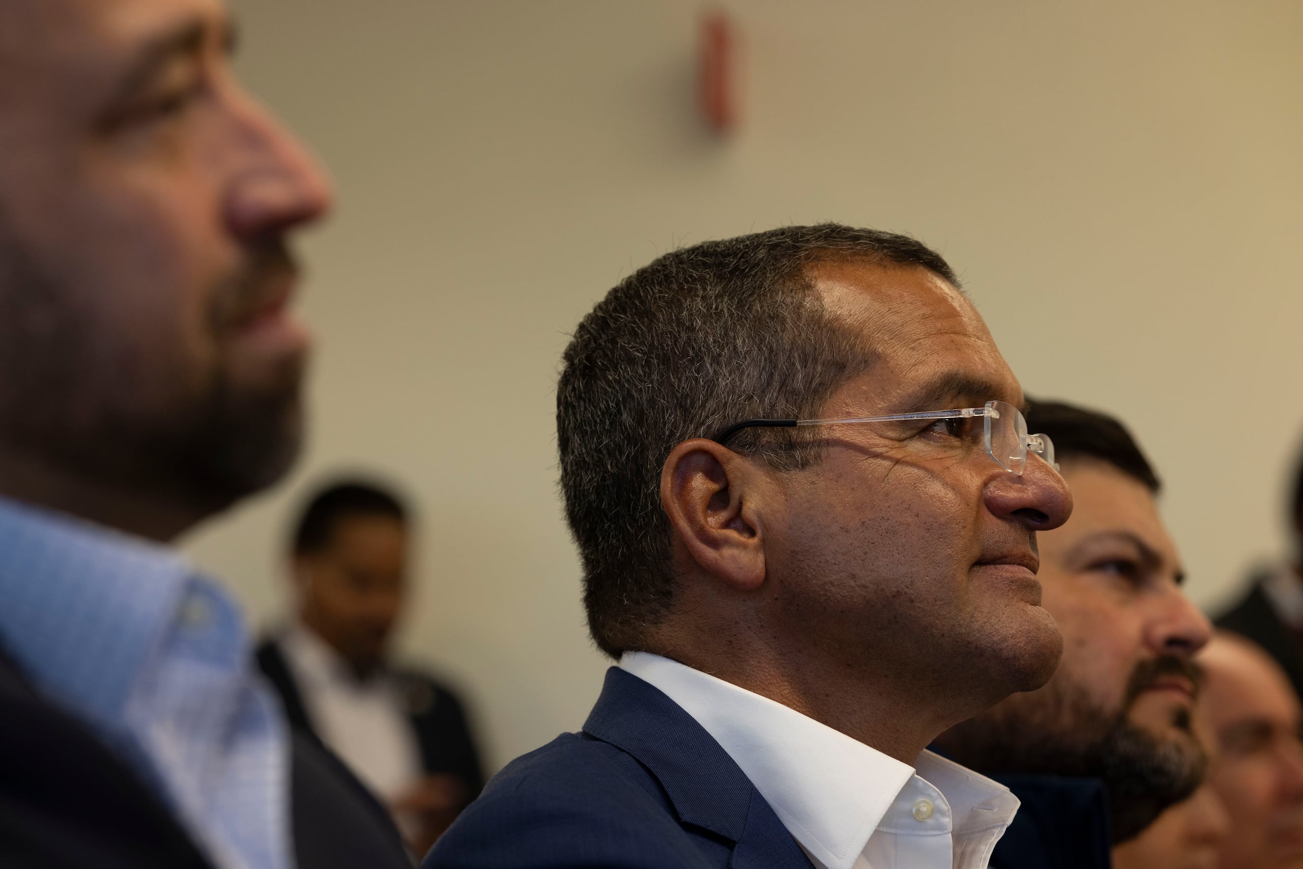 El gobernador Pedro Pierluisi sostuvo que en principio está de acuerdo con que se modifique la ley que permite a confinados salir en libertad si padecen una enfermedad terminal, para que no beneficie a ofensores sexuales, asesinos y otros tipos de crímeners específicos.
La unidad cuenta con más de 20 camas/cuartos entre las que se incluyen cuartos con telemetría, otras destinadas para pacientes que requieran cuidado intensivo y con trasplante de médula ósea.
En la foto Pedro Pierluisi.
Foto por: Xavier Araújo | GFR Media
xavier.araujo@gfrmedia.com
Xavier Araujo