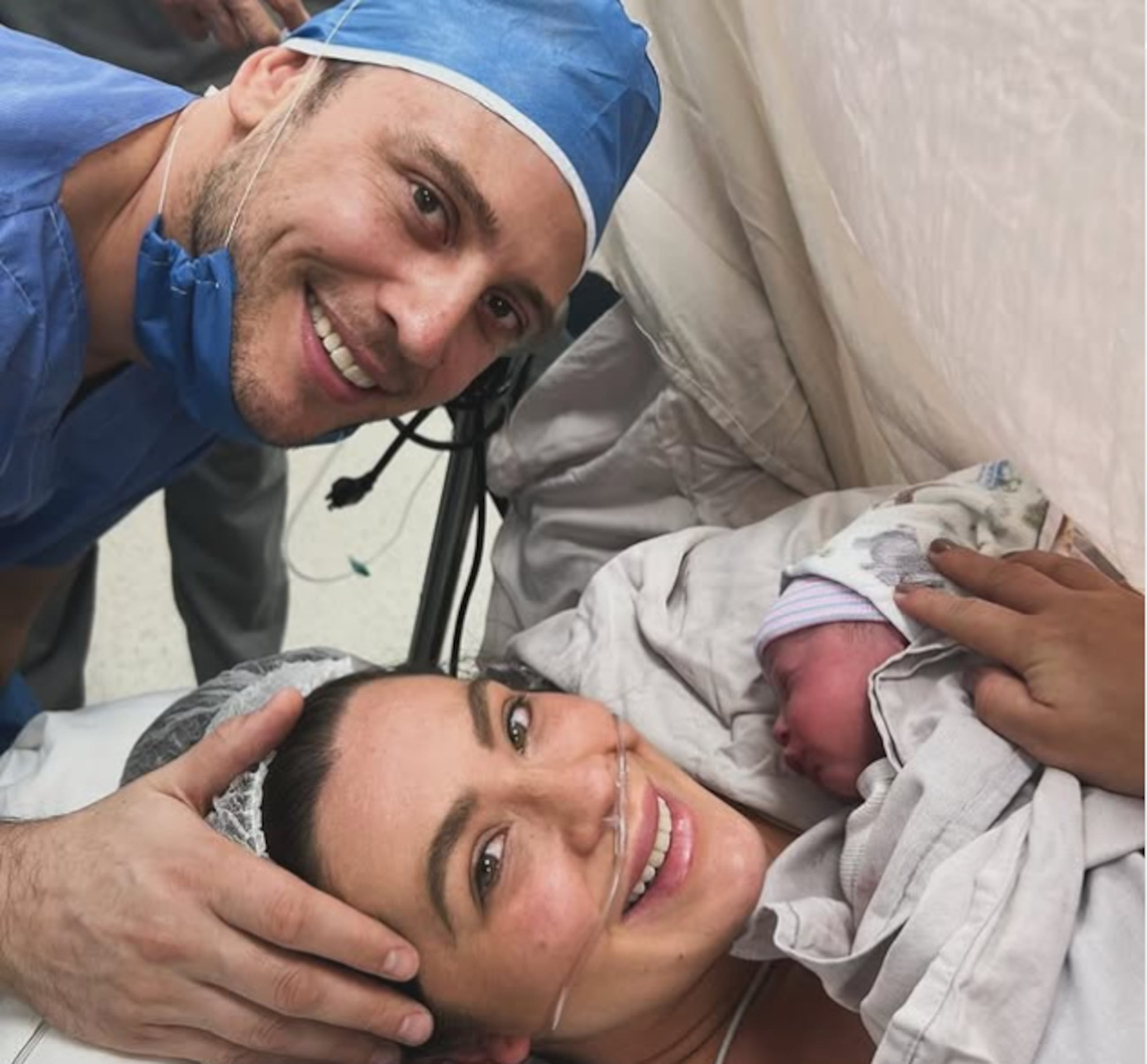 Actriz Karla Carrillo da a luz a su primer hijo