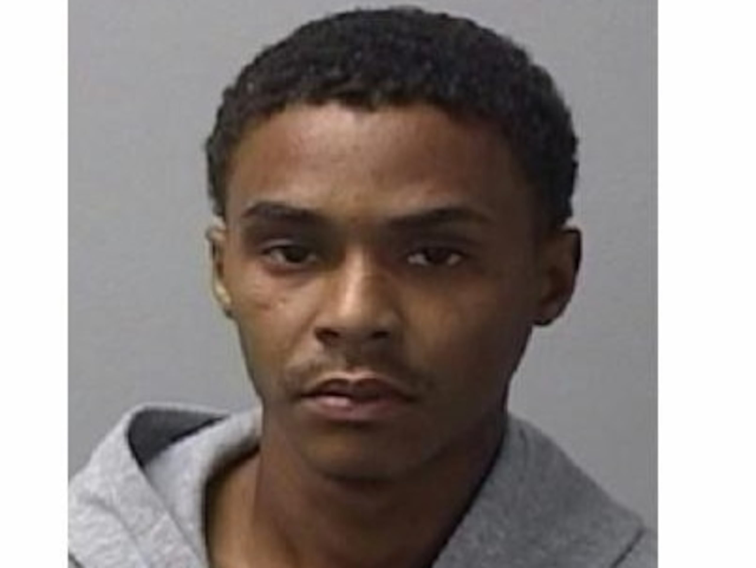 Si tiene información que pueda ayudar a las autoridades a dar con el paradero de Del Valle González, puede comunicarse al 787-343-2020, o al Cuerpo de Investigaciones Criminales de Carolina, al 787-257-7500 extensión 1610.