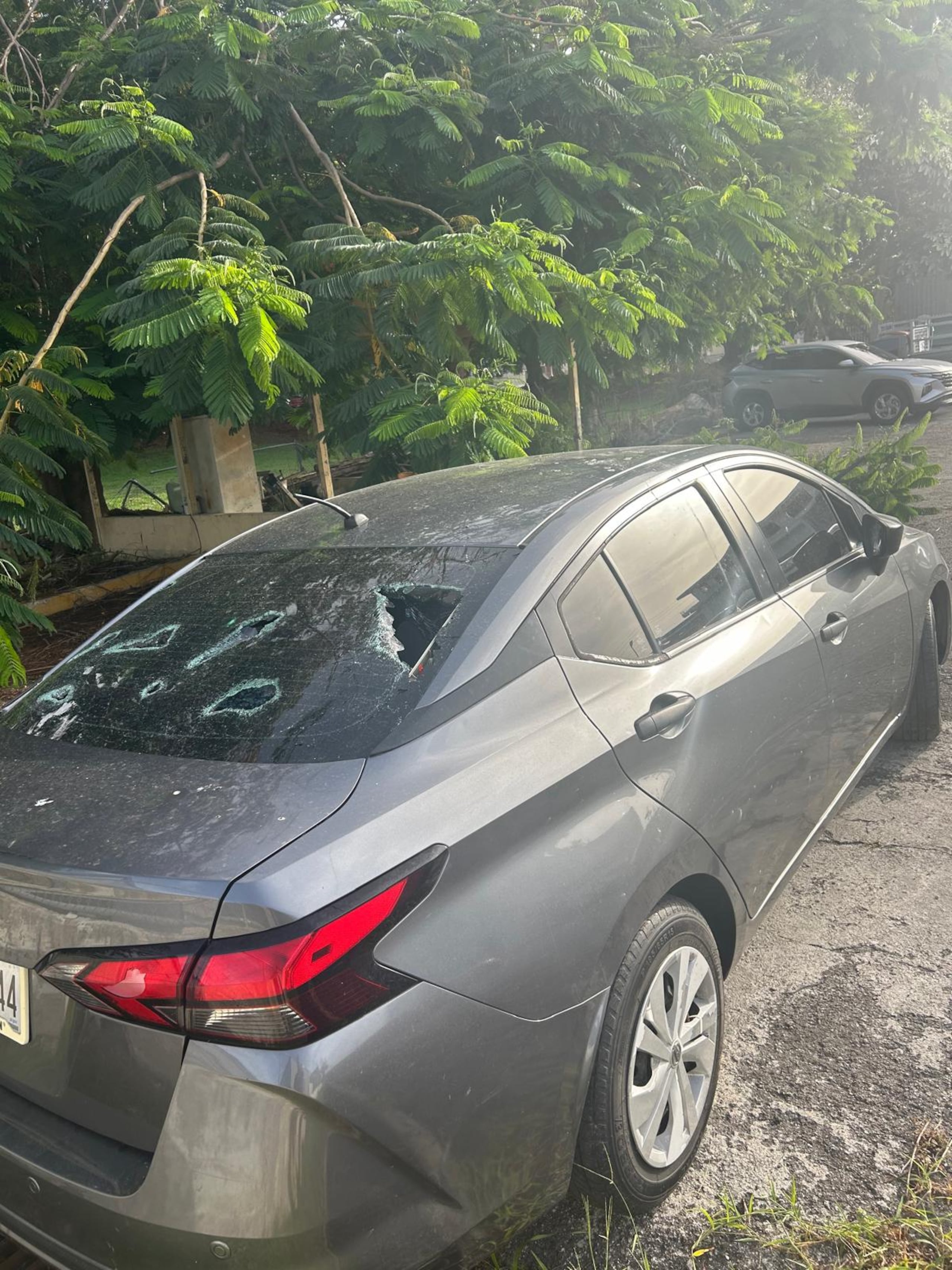 El automóvil marca Nissan Versa, con múltiples impactos de bala, fue ocupado con relación a la investigación sobre tiroteos reportados en Guánica y Yauco.