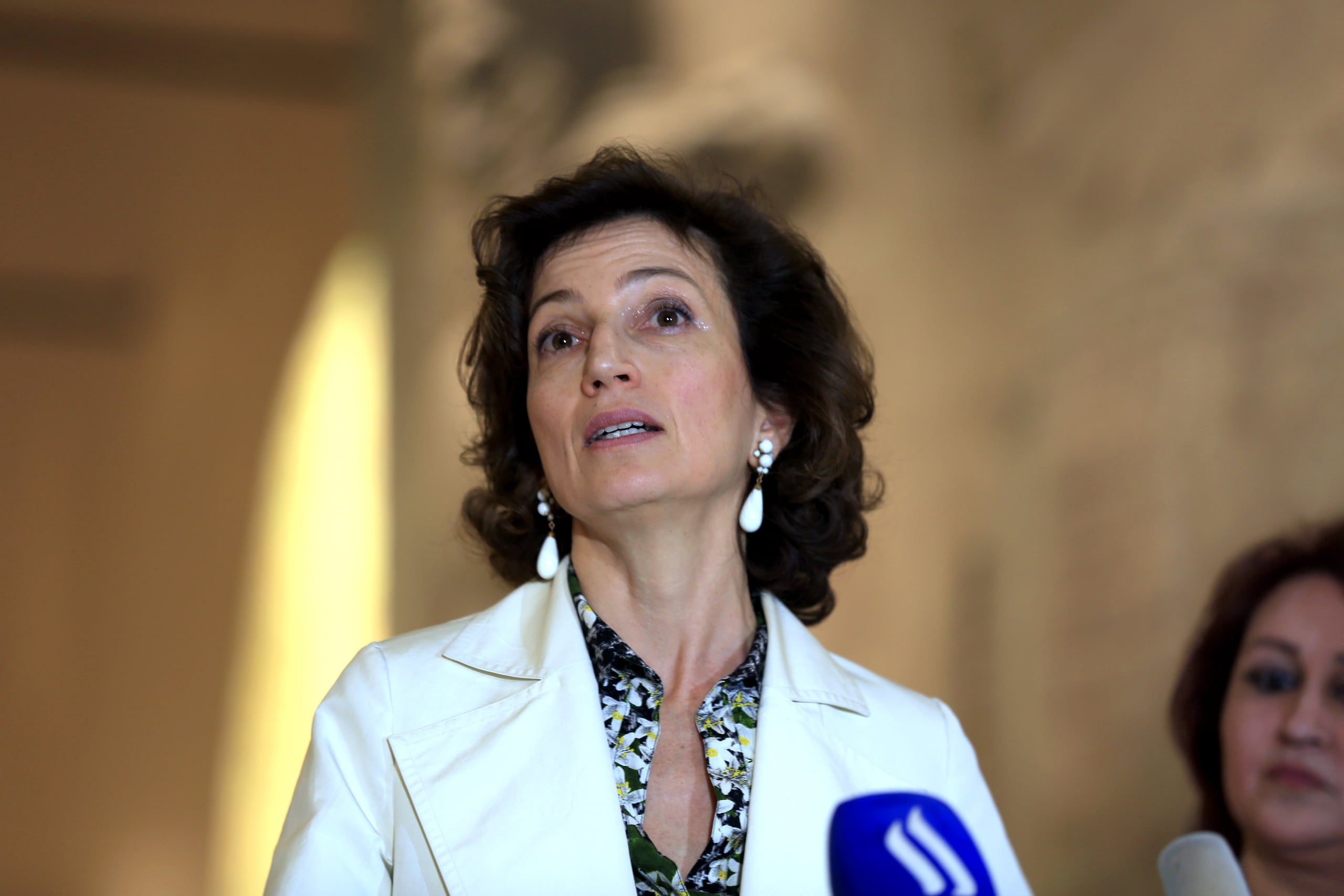 La directora general, Audrey Azoulay, que convocó a los representantes de los 193 países miembros para comunicarles la solicitud de Washington, se felicitó por lo que calificó de “un acto fuerte de confianza en la Unesco y en el multilateralismo”. EFE/EPA/AHMED JALIL
