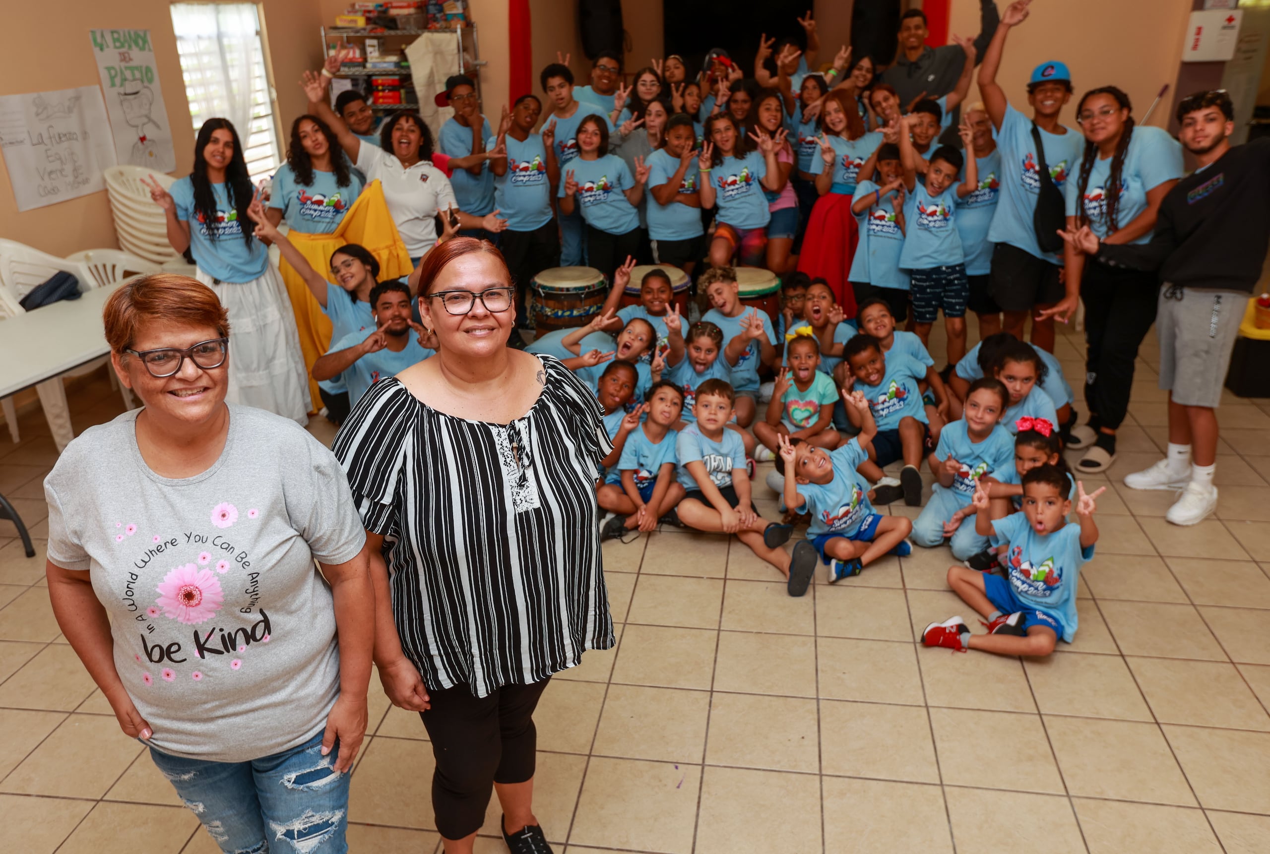 Wanda Figueroa y Bernice Sánchez hablan con orgullo de la Comunidad Organizada de Puente Blanco, Inc., entidad que vela por el desarrollo académico y cultural de sus niños y jóvenes.