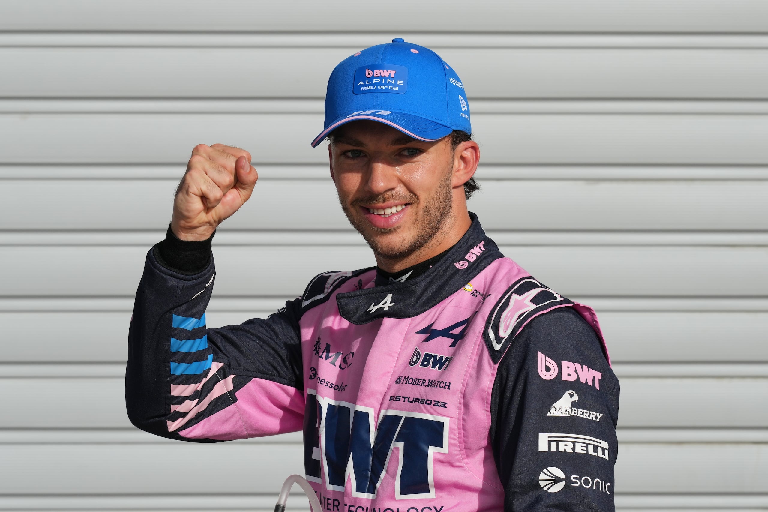 Pierre Gasly, de Alpine, celebra tras asegurar la pole position del Gran Premio de Italia.