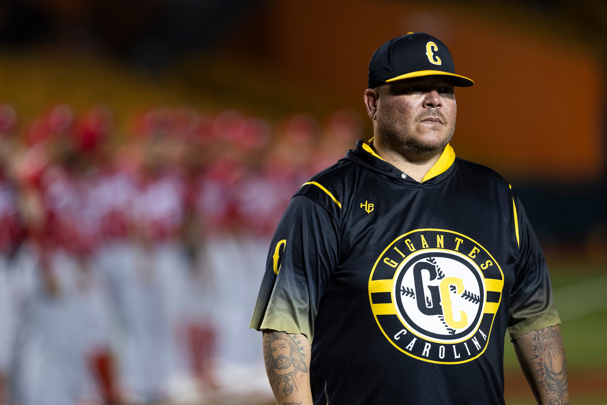 Edwards Guzmán, dirigente de los Gigantes de Carolina, también funge como escucha de los Cubs.