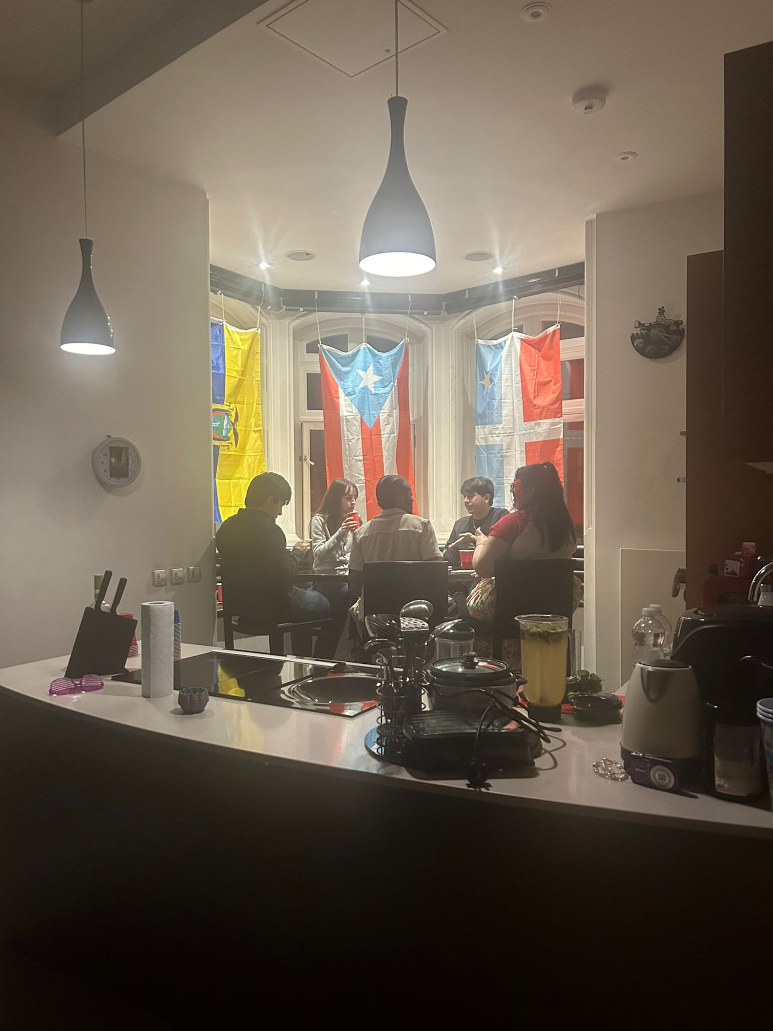 Diego comparte un apartamento cercano al icónico Tower Bridge.