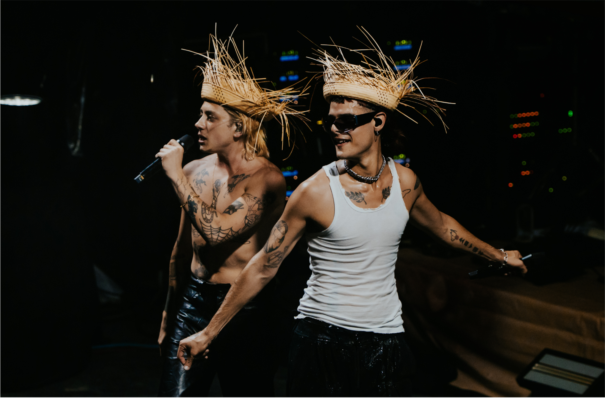 Ca7riel & Paco Amoroso en su presentación en Puerto Rico.