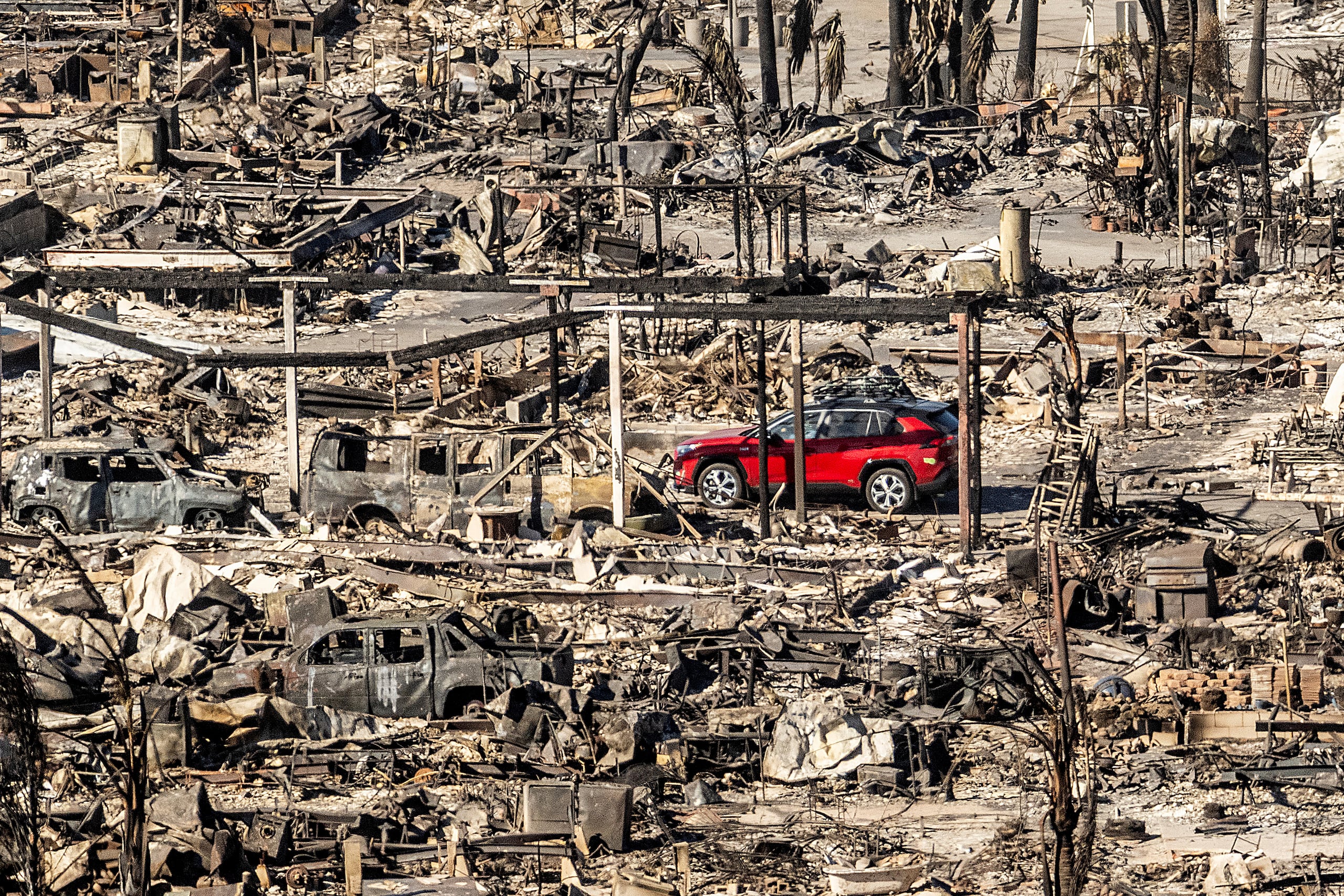 Supone un obstáculo a los bomberos que intentan contener los incendios. (AP Foto/Noah Berger)