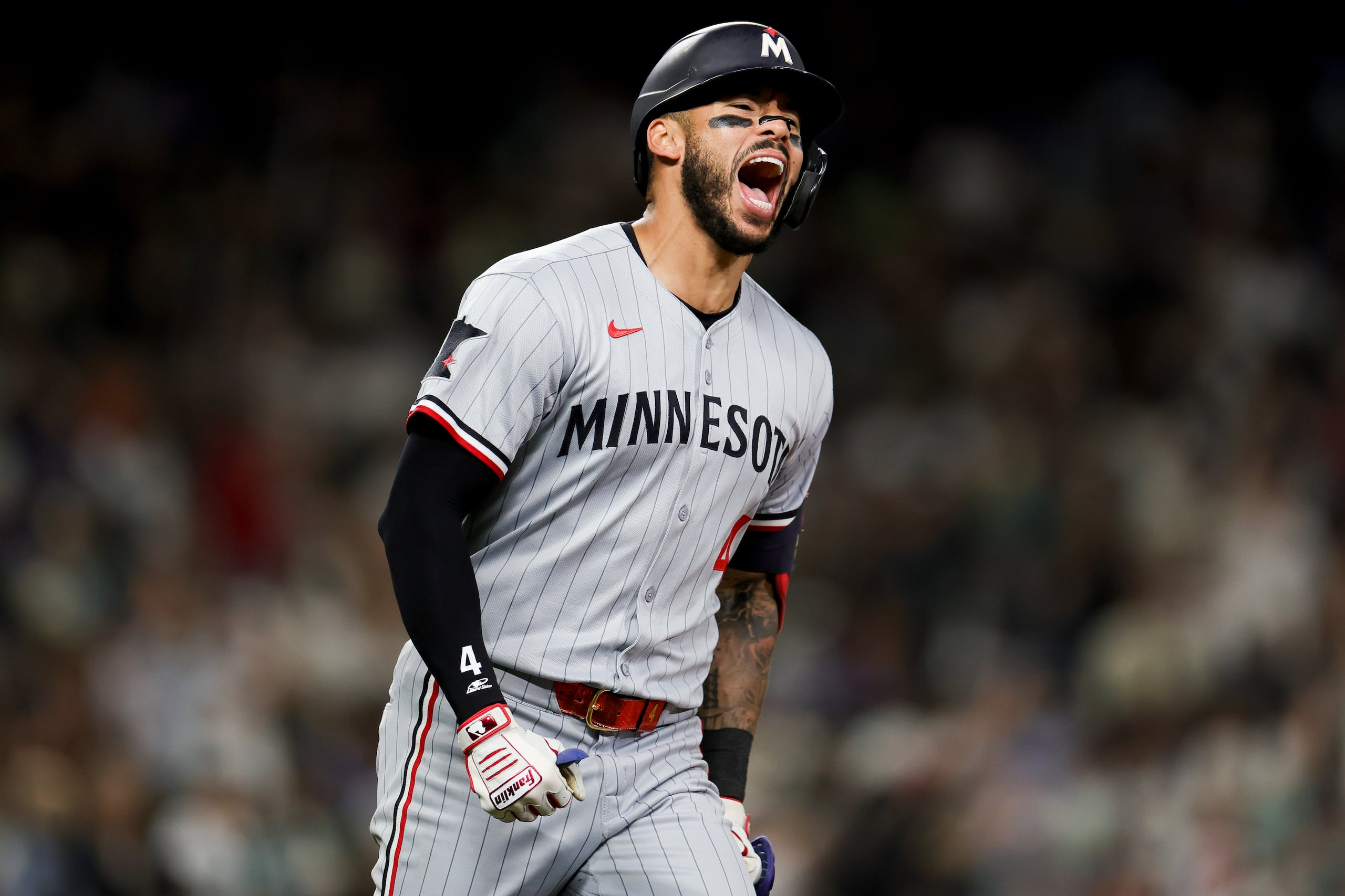 El boricua Carlos Correa, de los Twins de Minnesota, festeja su jonrón de dos carreras frente a los Mariners de Seattle, el viernes 30 de mayo de 2025 (AP Foto/Ryan Sun)