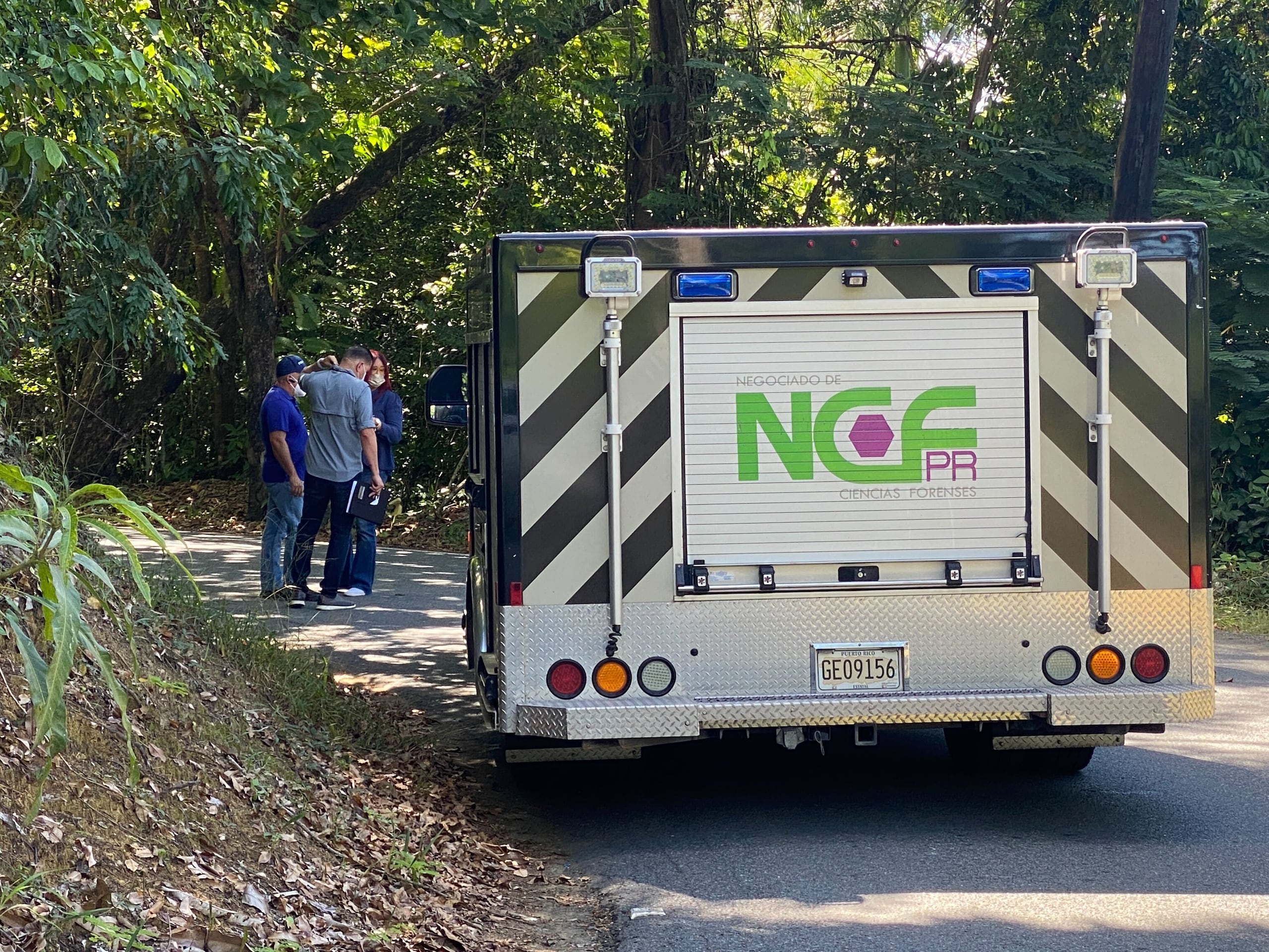 Personal del Instituto de Ciencias Forenses se encuentra en la escena del crimen en Guaynabo.
