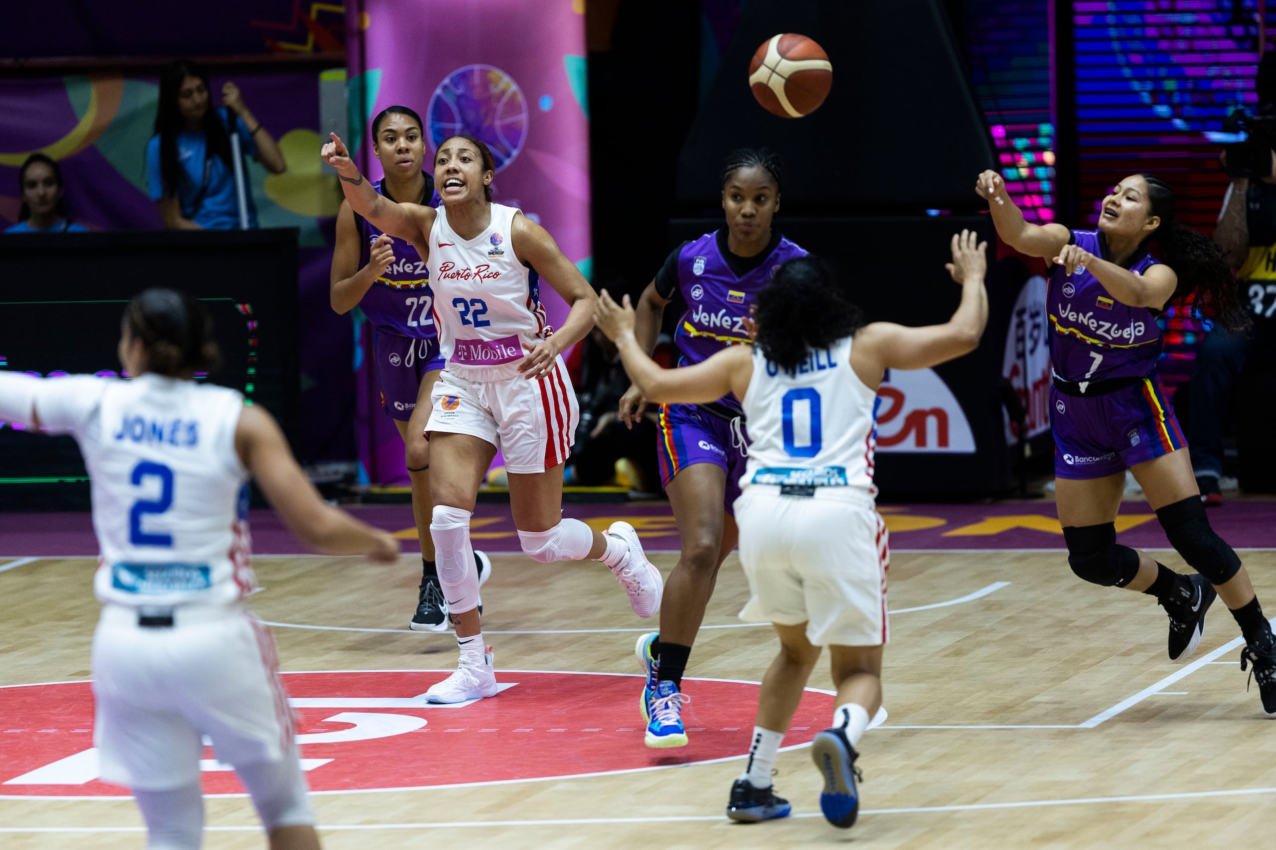 Las boricuas tuvieron que superar la intensidad en el juego de las venezolanas.