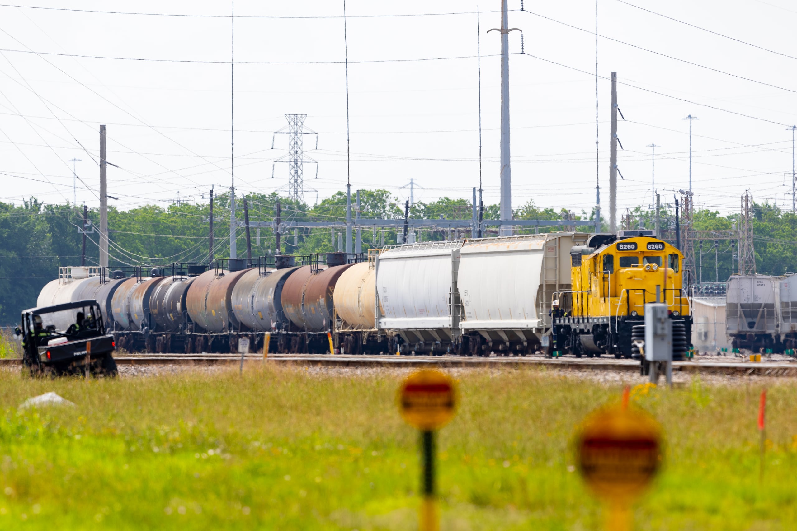 Fotografía de archivo que muestra vagones de tren transportando petróleo en Houston (EE.UU.). EFE/ Carlos Ramirez