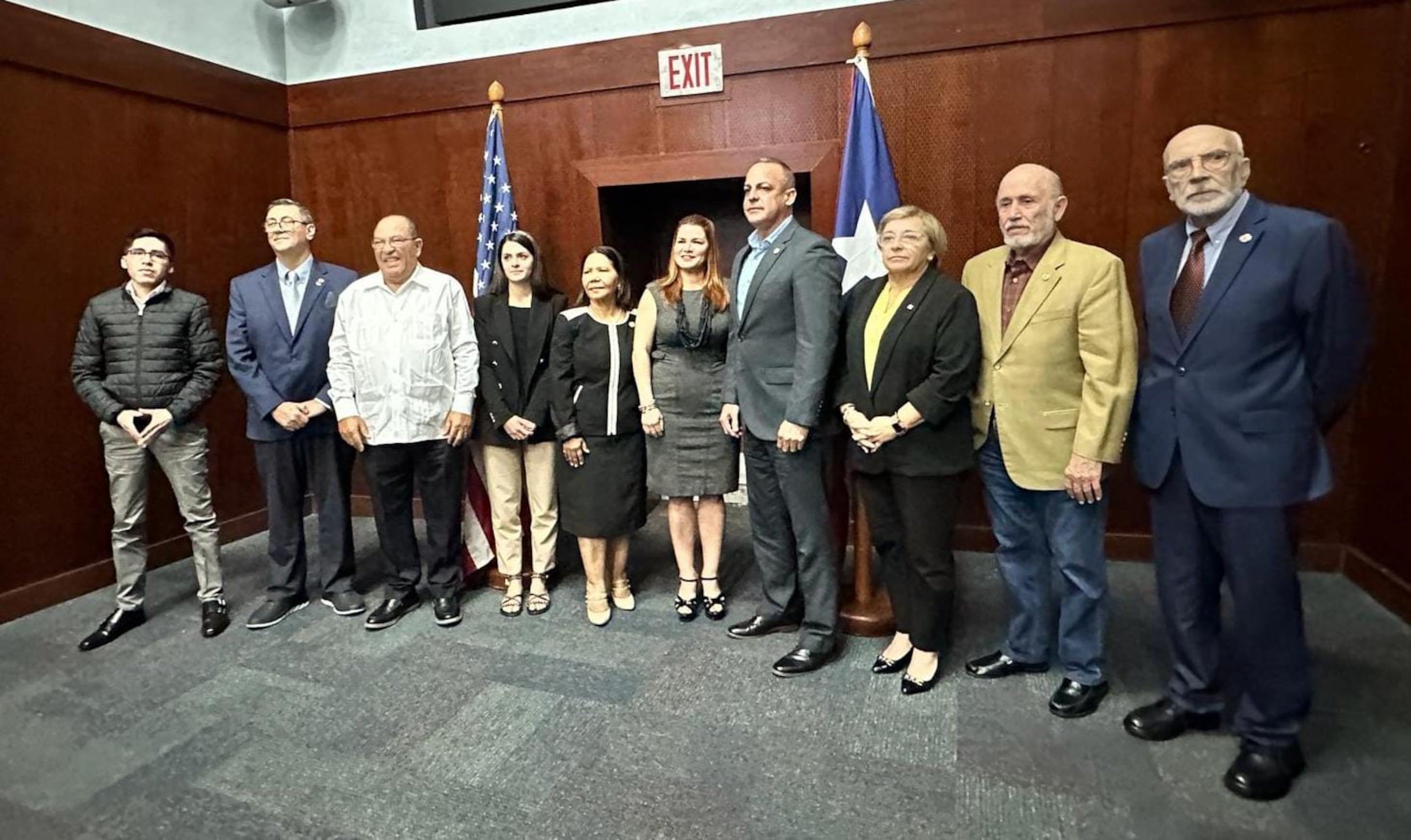 El Cuerpo Consular de Puerto Rico se reunió con la secretaria de la Gobernación, el comisionado de la Policía, entre otros funcionarios para unir esfuerzos para proteger a víctimas de violencia de género inmigrantes.