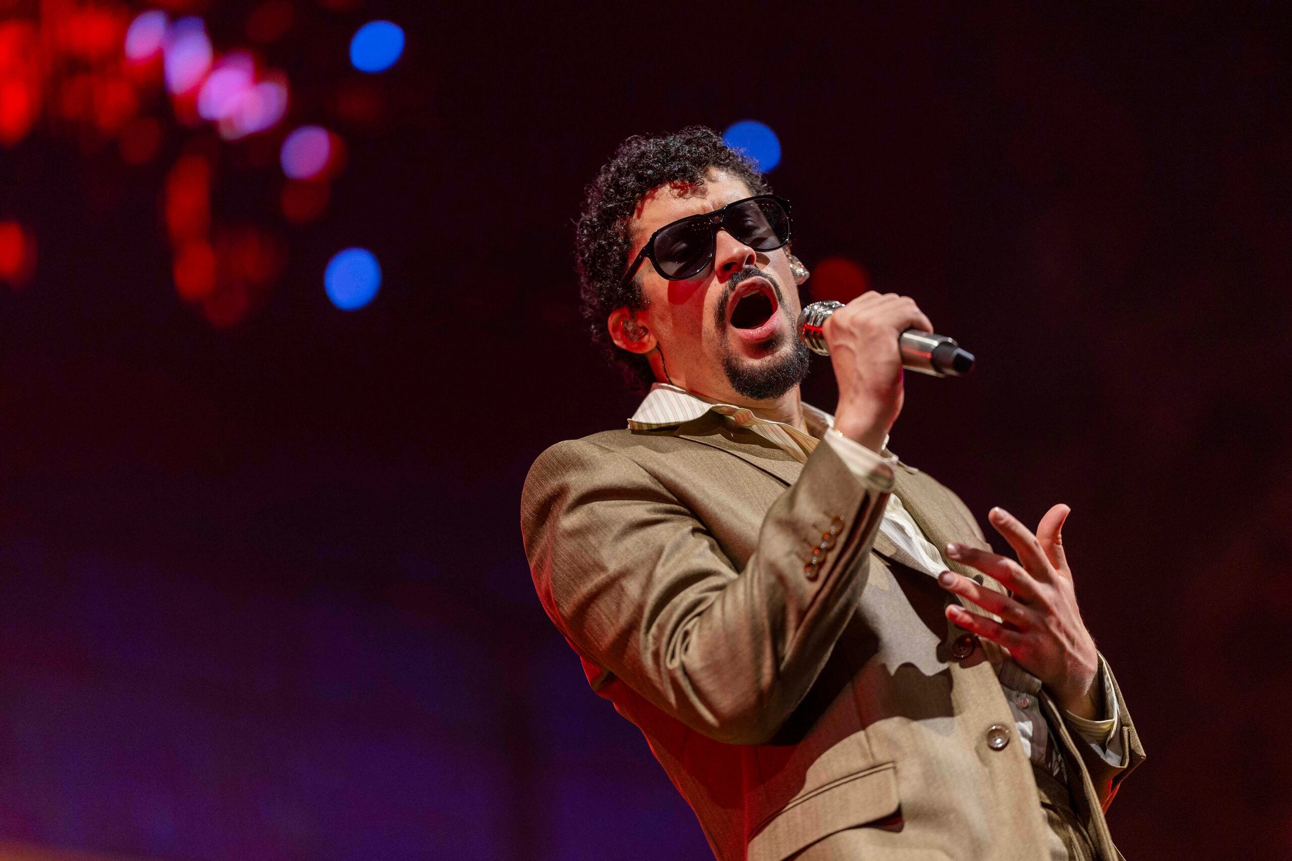 Bad Bunny durante la octava función de su residencia en el Coliseo de Puerto Rico.