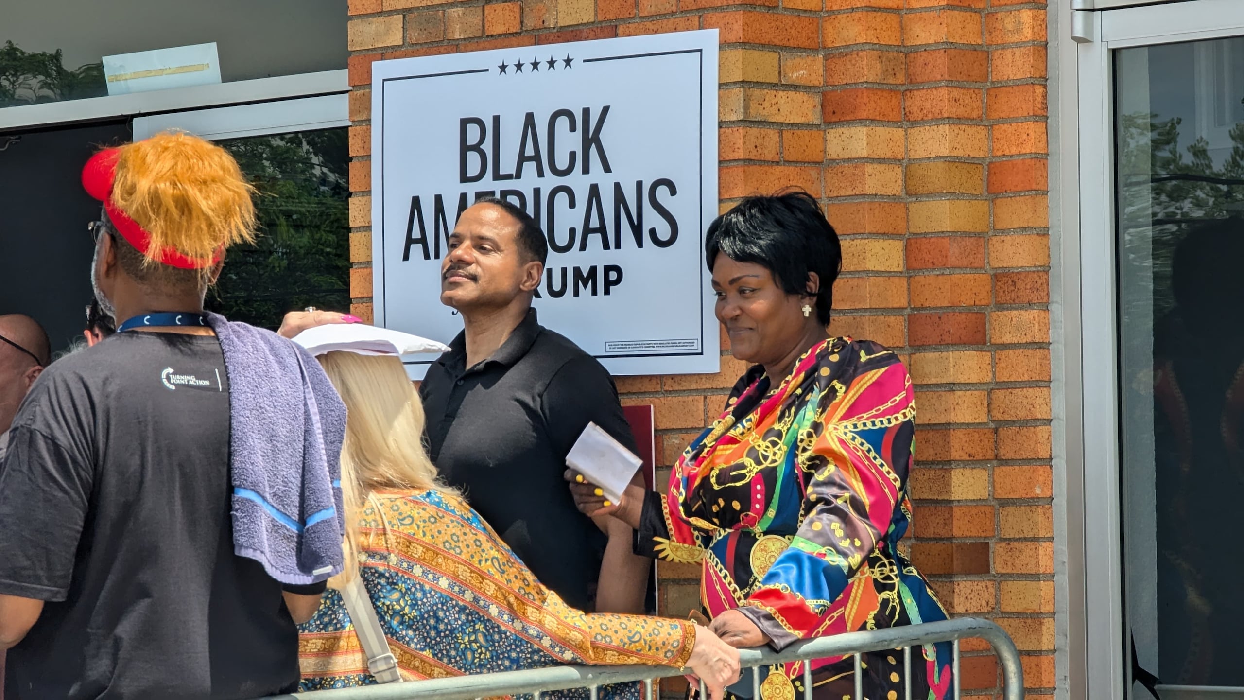 Durante un evento en una iglesia negra del centro de Detroit, Trump arremetió contra los inmigrantes que dijo, están arrebatando trabajos a la comunidad afroamericana.